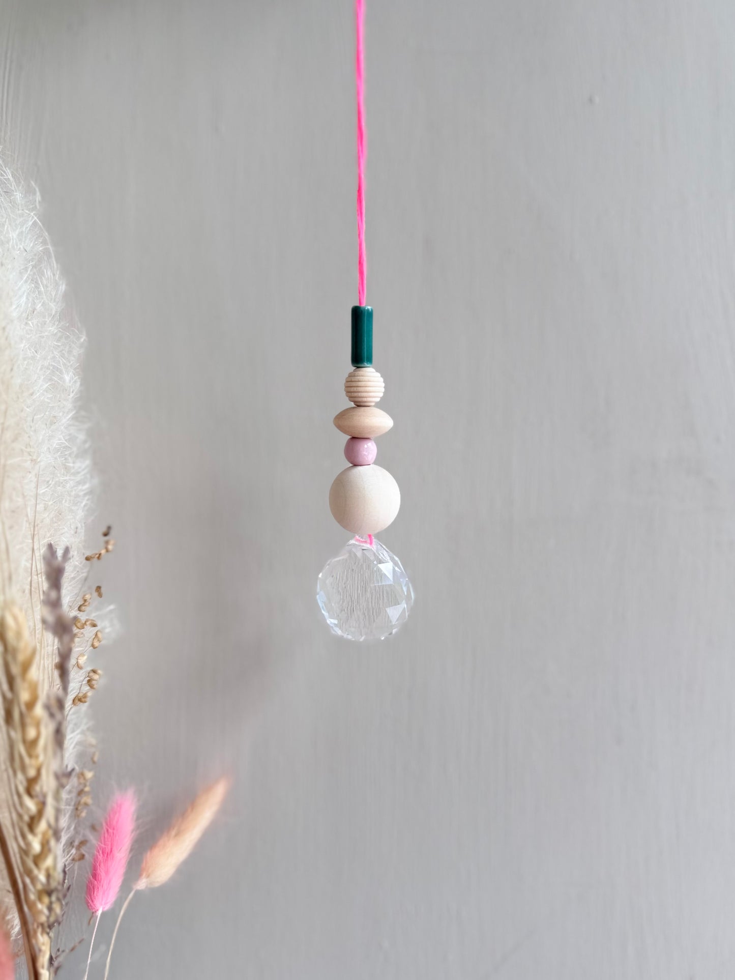 Handgefertigter bunter Sonnenfänger - Suncatcher mit Prisma - Regenbogen Fensterdekoration aus Glas