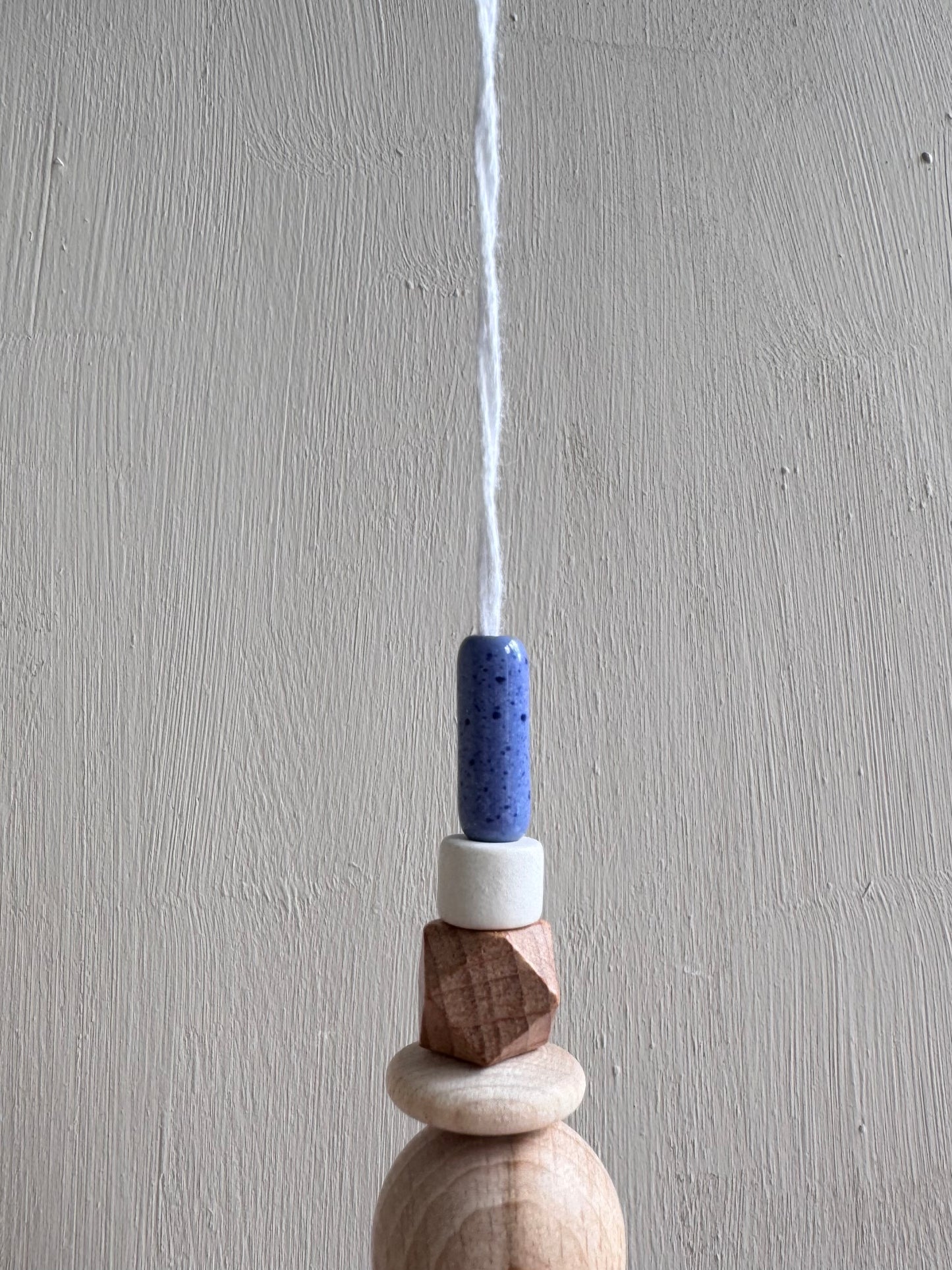 Handgefertigter bunter Sonnenfänger - Suncatcher mit Prisma - Regenbogen Fensterdekoration aus Glas