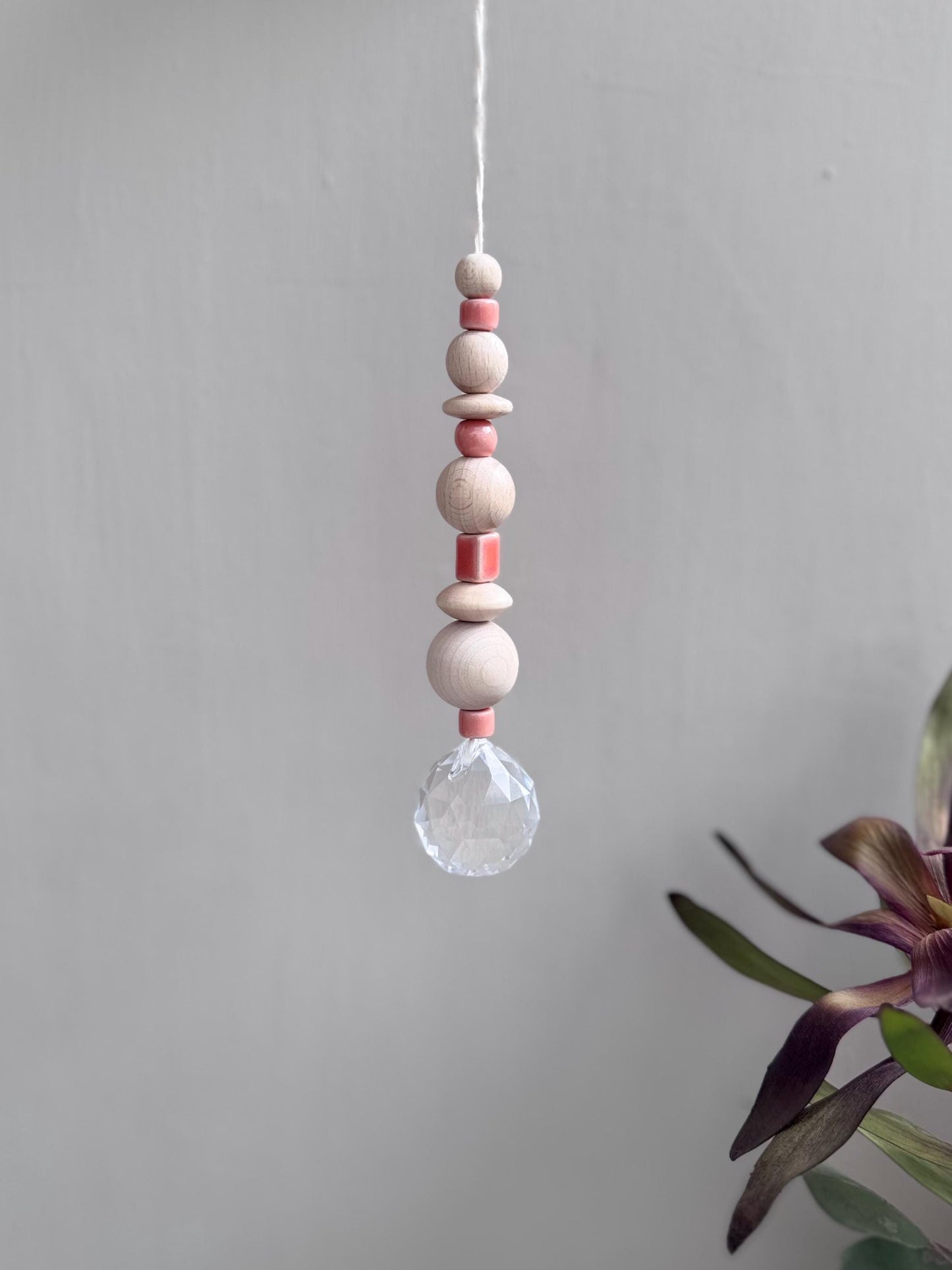 Handgefertigter schlichter Sonnenfänger - Suncatcher mit Prisma - Regenbogen Fensterdekoration aus Glas