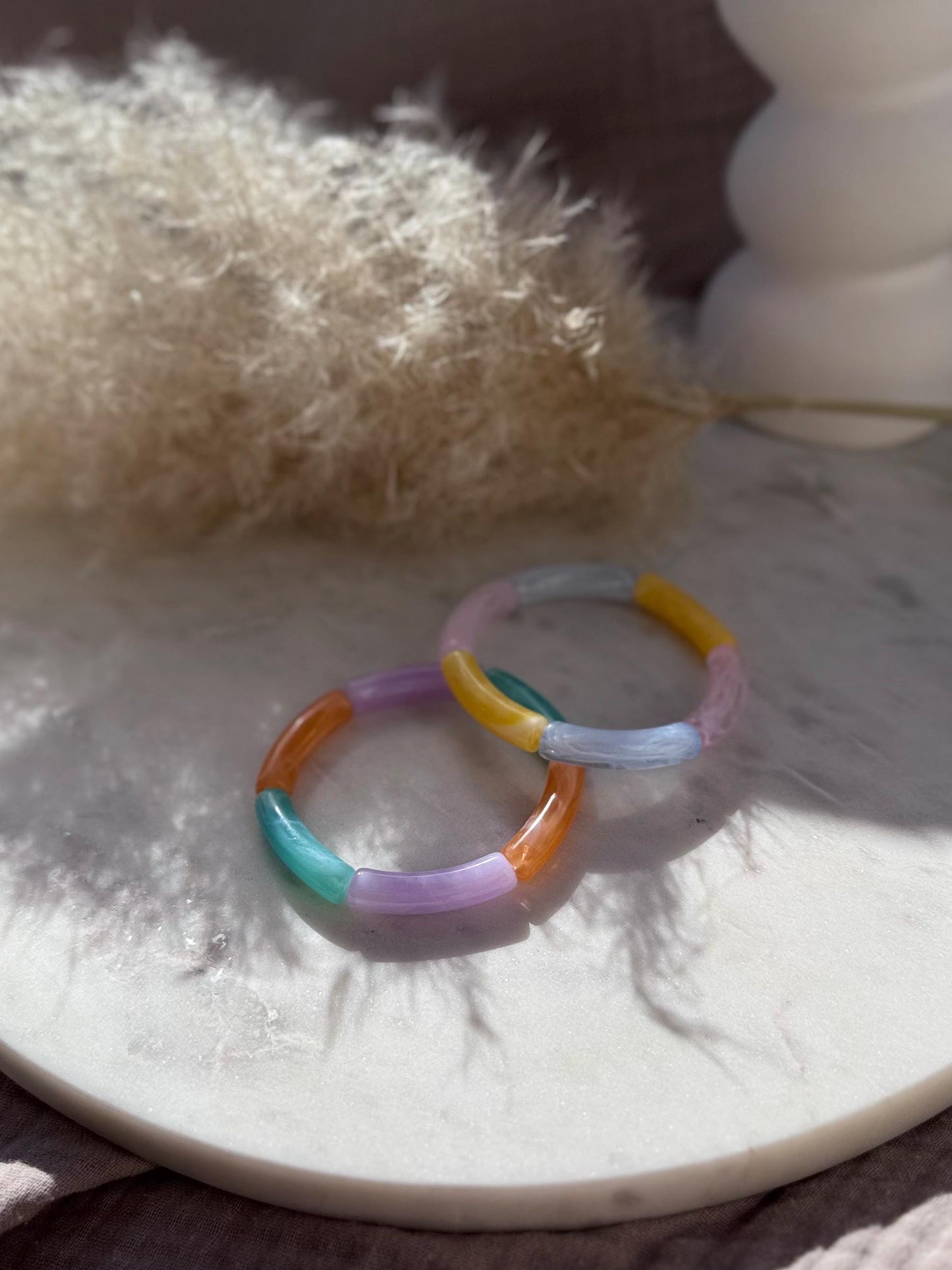 Bunter dünner Armreif - Handgefertigtes Tube Armband für den perfekten Summer Look im Retrostil