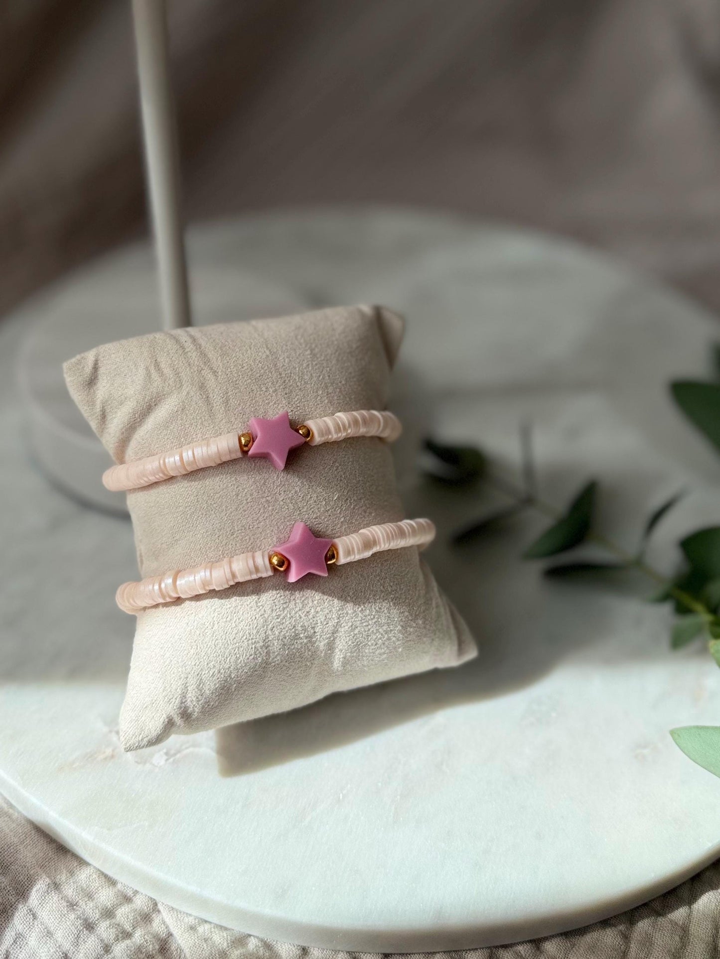 Katsuki Perlenarmband handgefertigt - Schlichtes Armband mit Stern