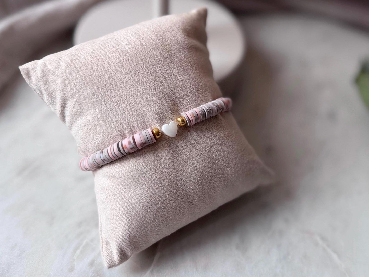Katsuki Perlenarmband handgefertigt - Schlichtes Armband mit Muschelherz