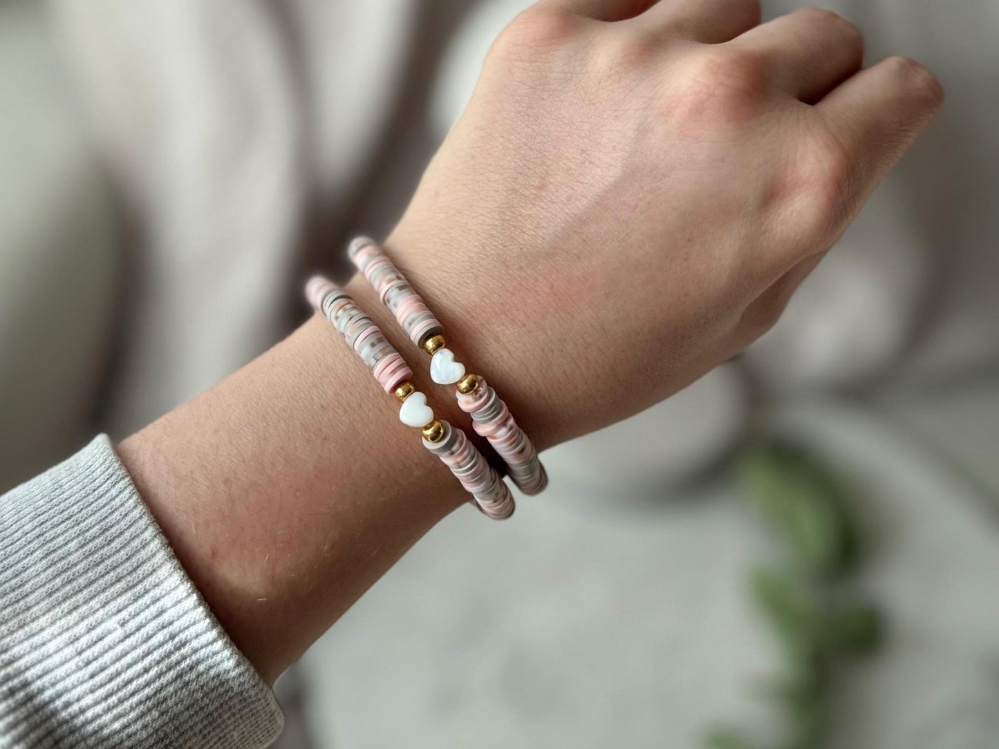 Katsuki Perlenarmband handgefertigt - Schlichtes Armband mit Muschelherz