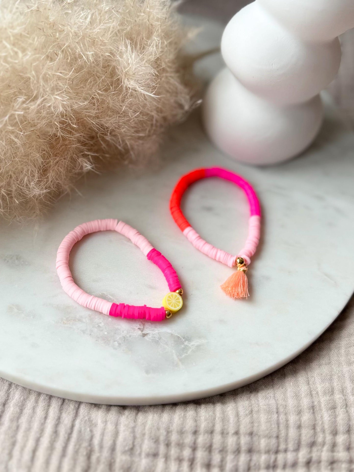 Katsuki Perlenarmband handgefertigt - Pinkes Armband mit ZITRONE