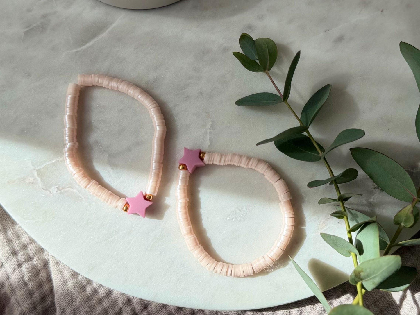 Katsuki Perlenarmband handgefertigt - Schlichtes Armband mit Stern