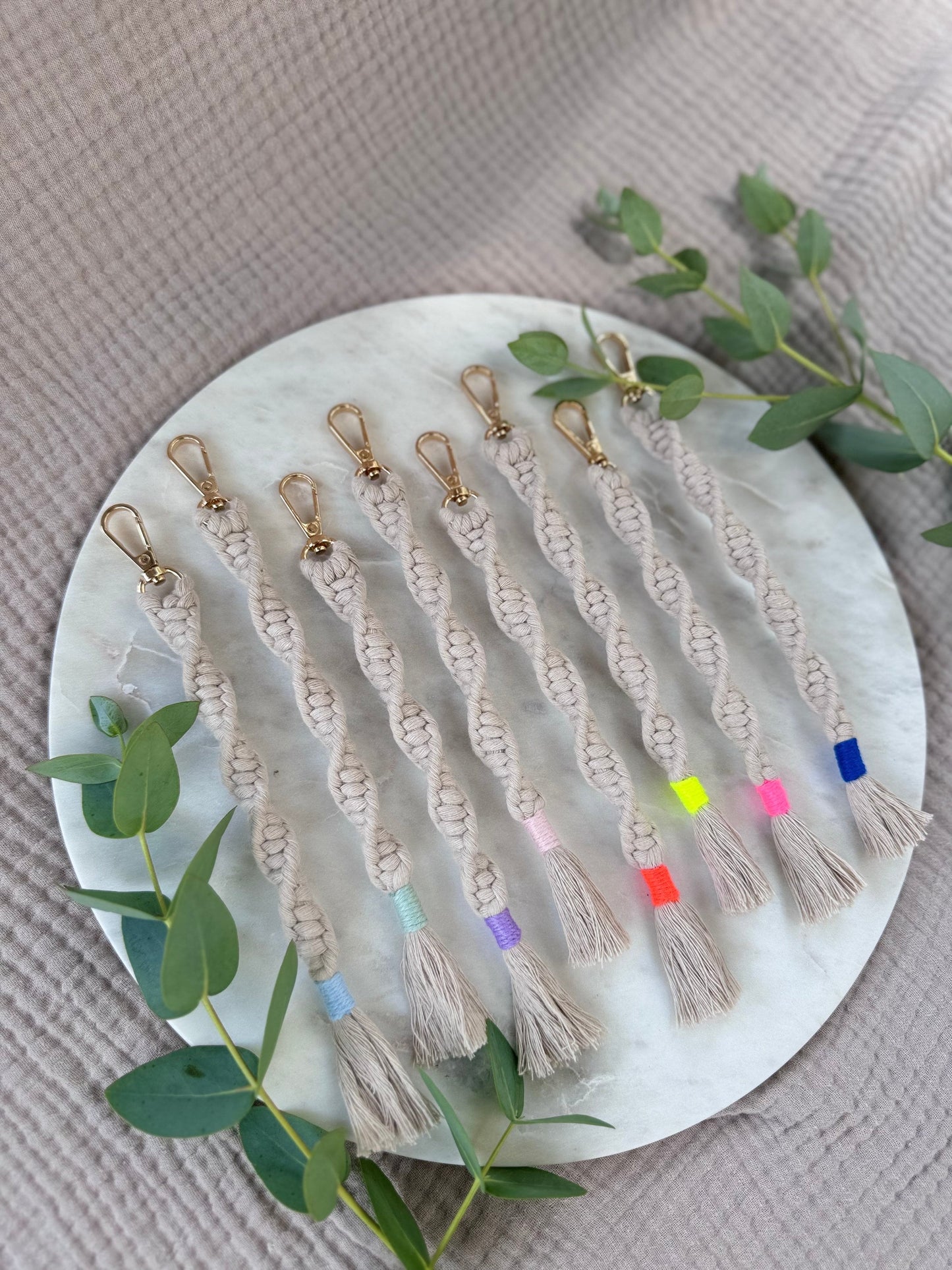 Handgefertigter Makramee Schlüsselanhänger getwistet - Boho Scandi Style Accessoire