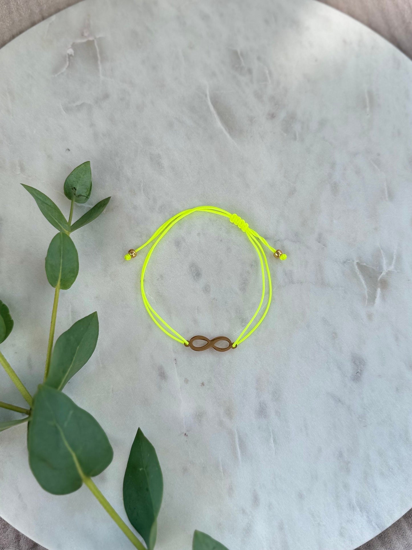 Zartes Infinity Armband handgefertigt Gold - Freundschaftsarmband bunt Ibiza Style