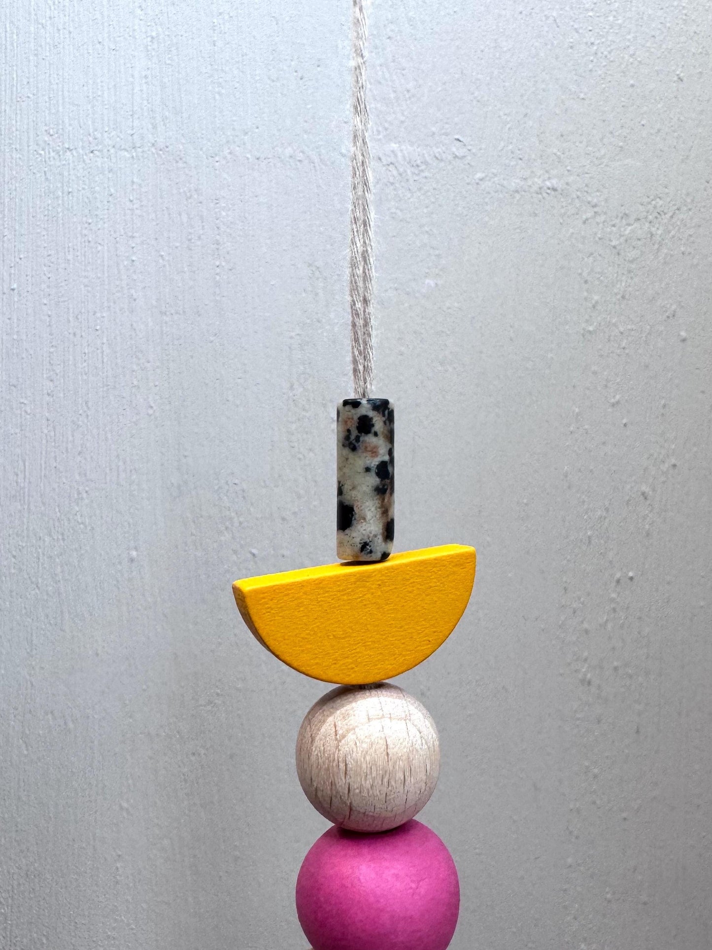 Handgefertigter bunter Sonnenfänger - Suncatcher mit Prisma - Regenbogen Fensterdekoration aus Glas