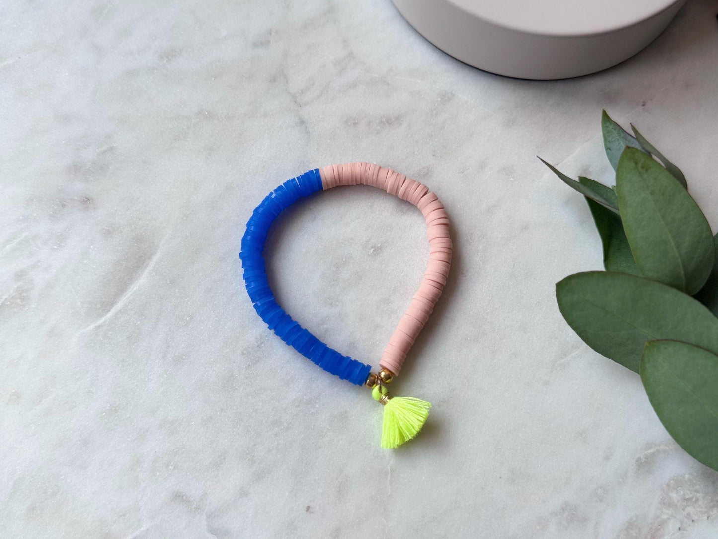 Katsuki Perlenarmband handgefertigt - Buntes Armband mit Quaste in Neongelb
