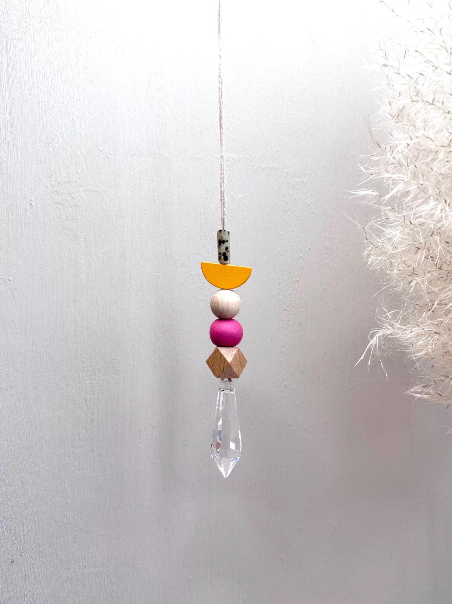 Handgefertigter bunter Sonnenfänger - Suncatcher mit Prisma - Regenbogen Fensterdekoration aus Glas