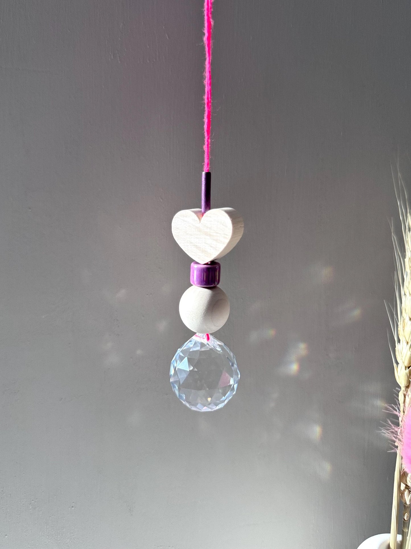 Handgefertigter bunter Sonnenfänger HERZ - Suncatcher mit Prisma - Regenbogen Fensterdekoration aus Glas