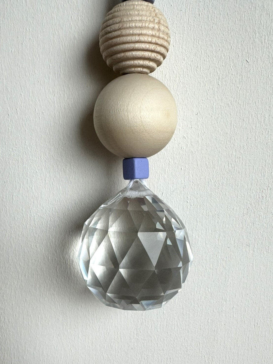Handgefertigter schlichter Sonnenfänger - Suncatcher mit Prisma - Regenbogen Fensterdekoration aus Glas
