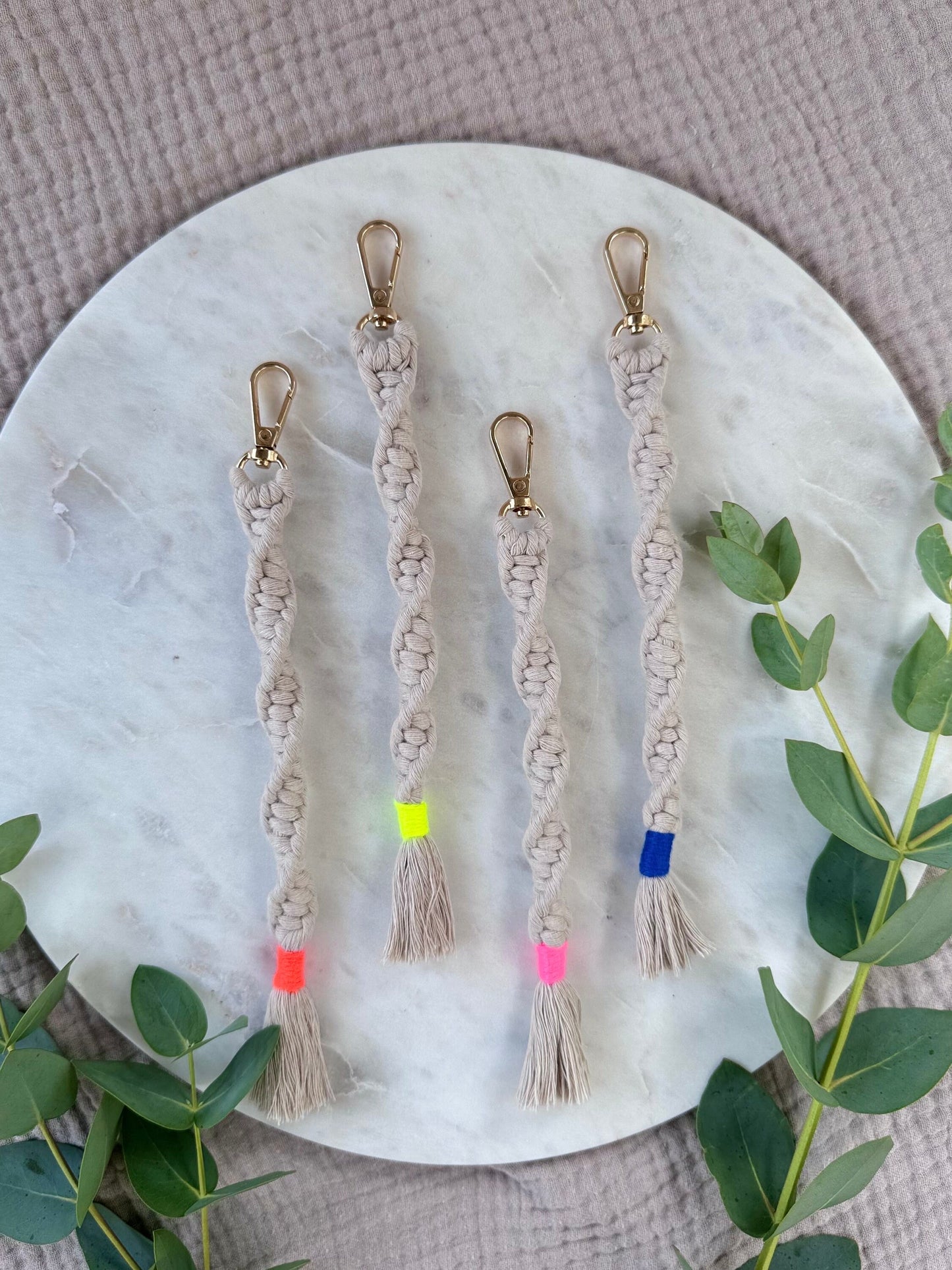 Handgefertigter Makramee Schlüsselanhänger getwistet - Boho Scandi Style Accessoire