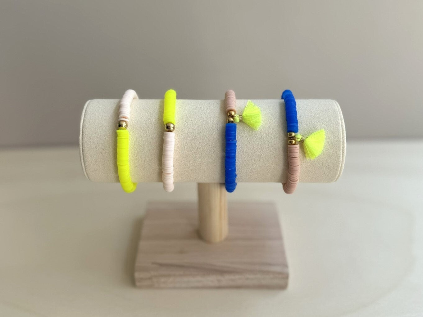 Katsuki Perlenarmband handgefertigt - Buntes Armband mit Quaste