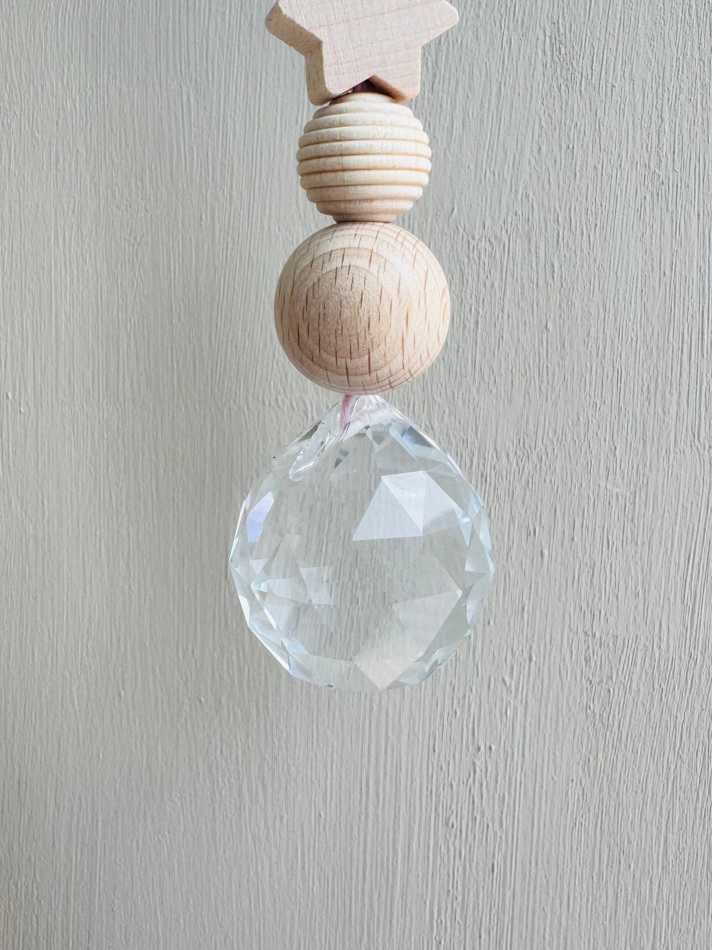 Handgefertigter schlichter Sonnenfänger STERN - Suncatcher mit Prisma - Regenbogen Fensterdekoration aus Glas - Rosa und Blau