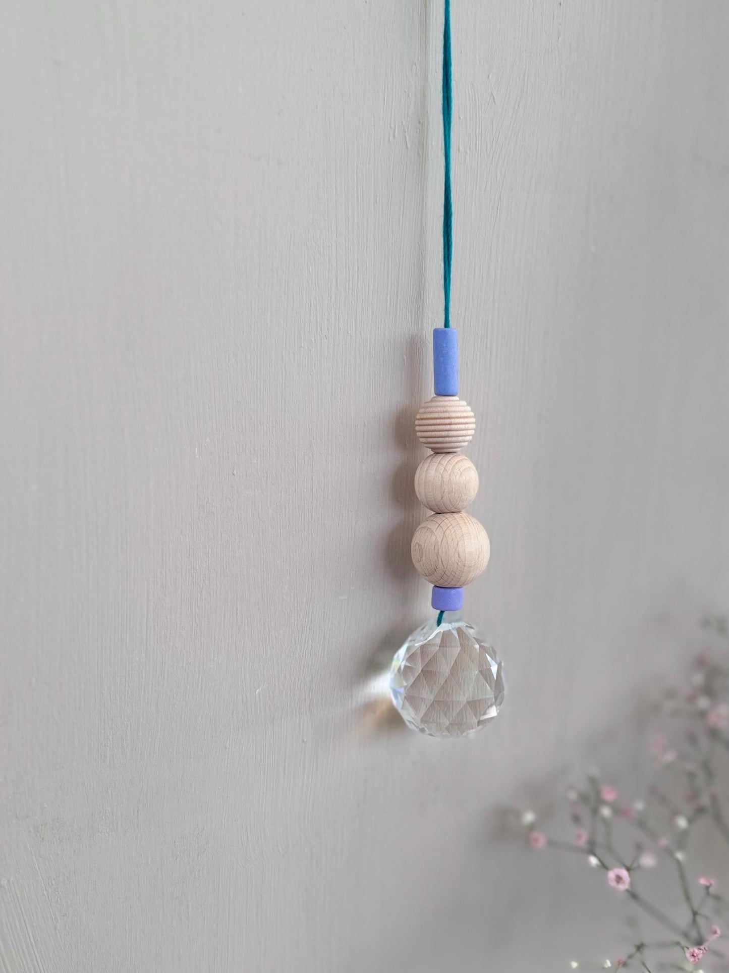 Handgefertigter bunter Sonnenfänger - Suncatcher mit Prisma - Regenbogen Fensterdekoration aus Glas