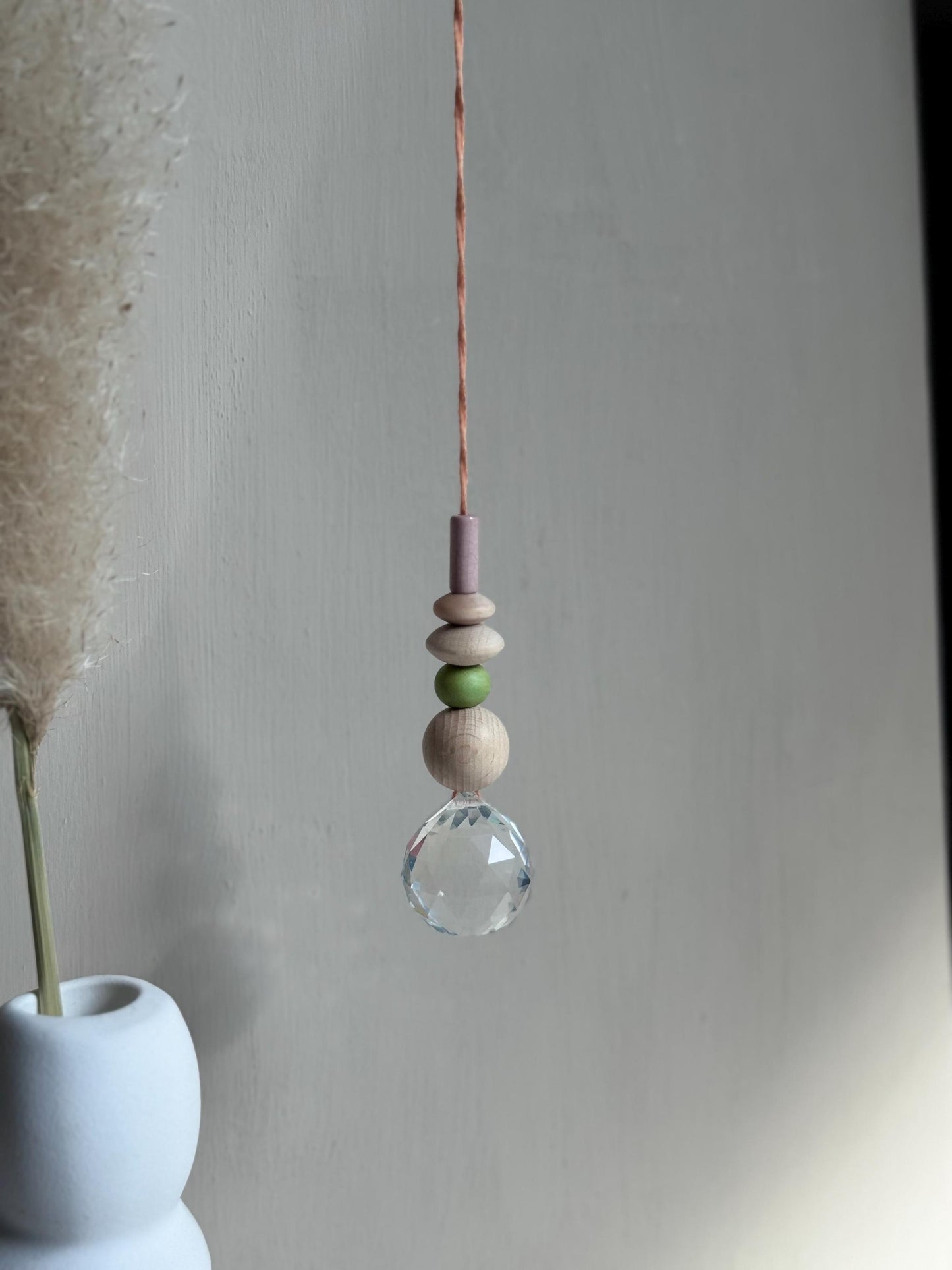 Handgefertigter bunter Sonnenfänger - Suncatcher mit Prisma - Regenbogen Fensterdekoration aus Glas