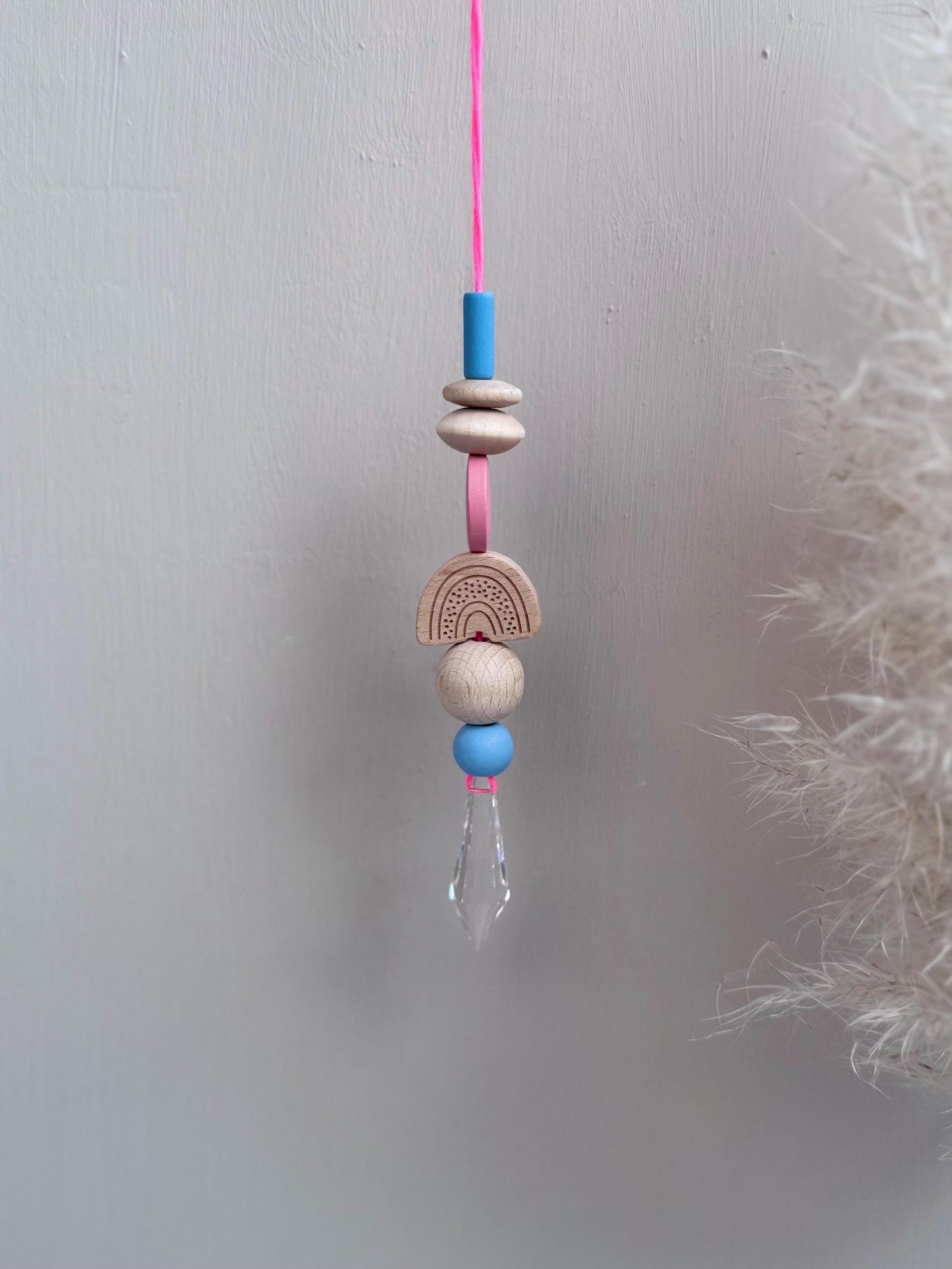 Handgefertigter bunter Sonnenfänger - Suncatcher mit Prisma - Regenbogen Fensterdekoration aus Glas