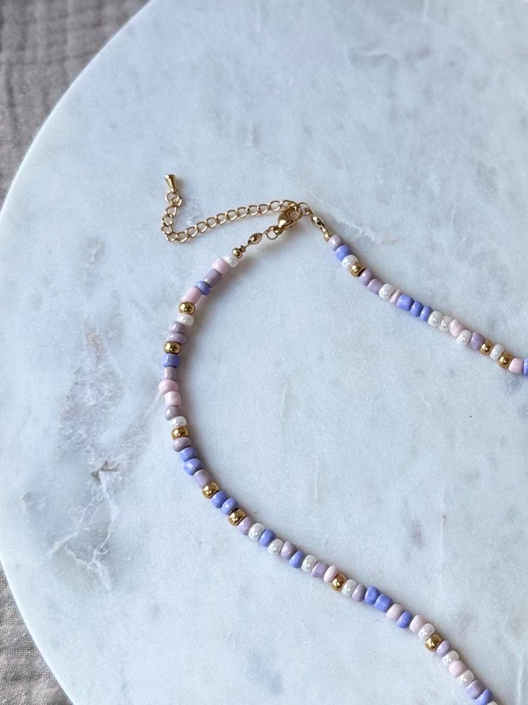 Bunte Perlenkette handgefertigt - Rocaillesperlen Süßwasserperle Flieder Sommer Schmuck