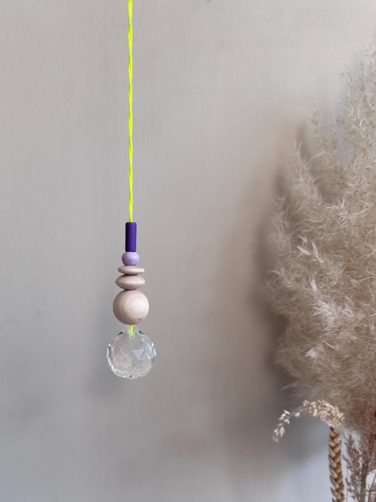 Handgefertigter bunter Sonnenfänger - Suncatcher mit Prisma - Regenbogen Fensterdekoration aus Glas