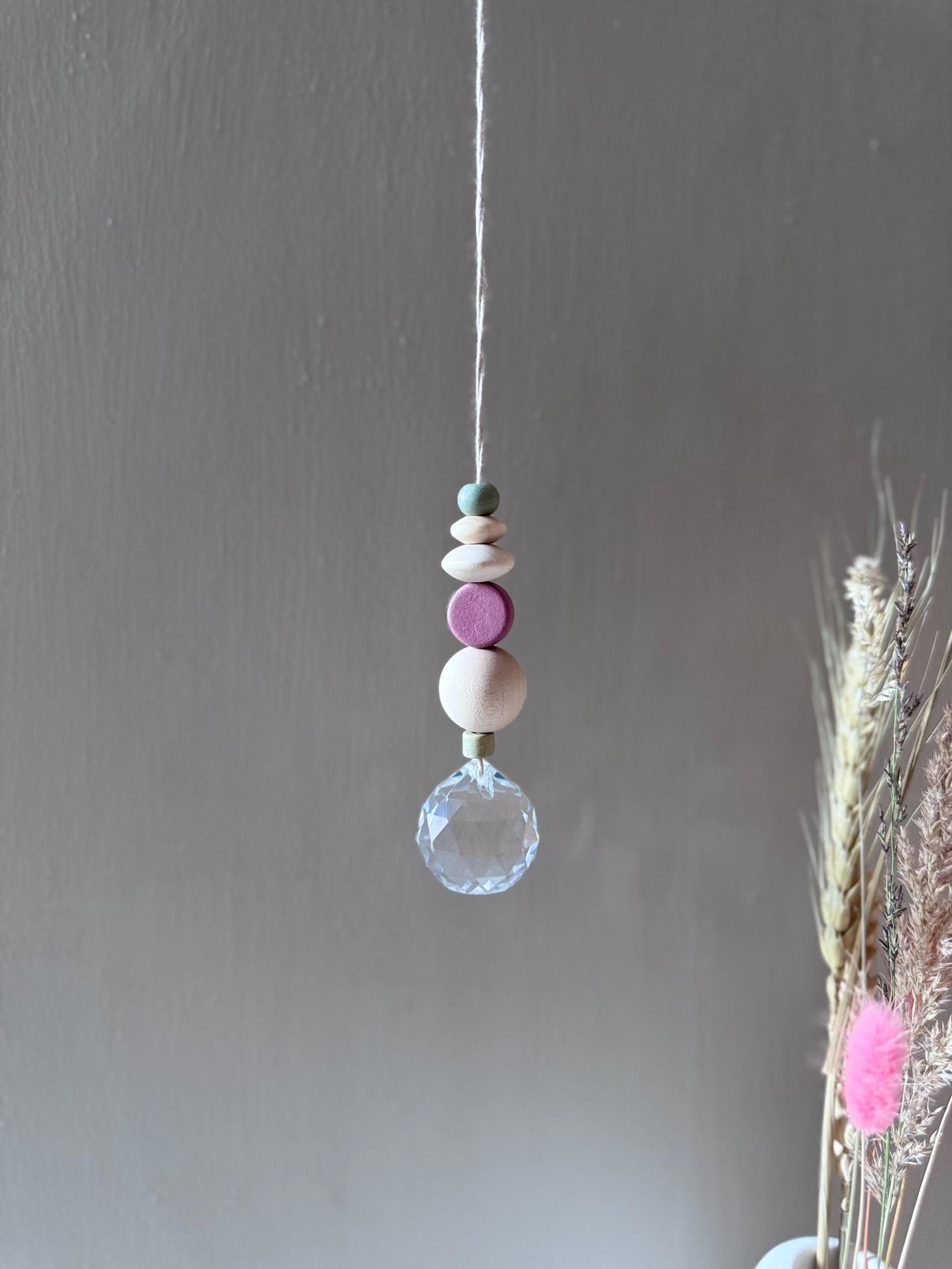 Handgefertigter bunter Sonnenfänger - Suncatcher mit Prisma - Regenbogen Fensterdekoration aus Glas