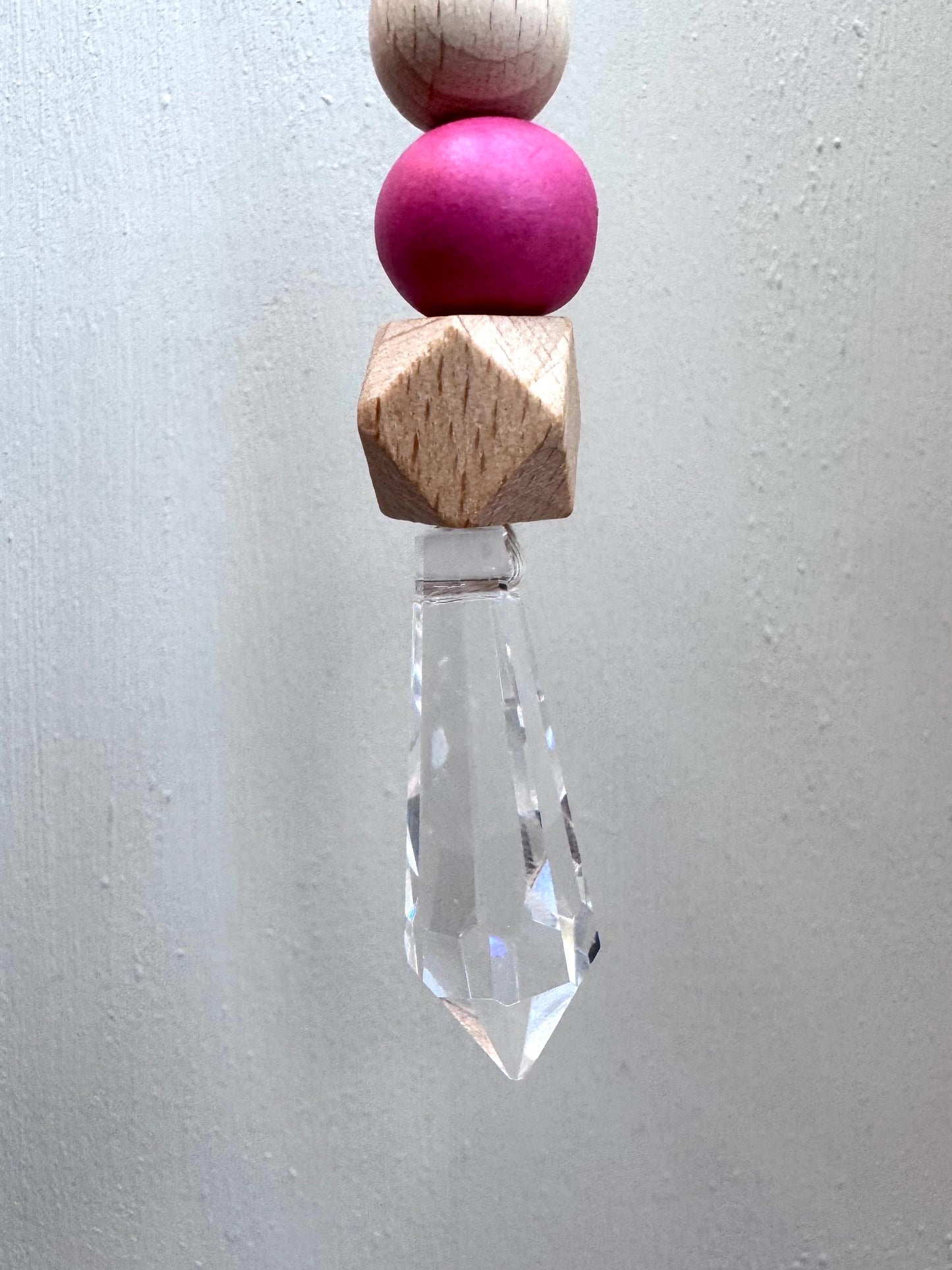 Handgefertigter bunter Sonnenfänger - Suncatcher mit Prisma - Regenbogen Fensterdekoration aus Glas