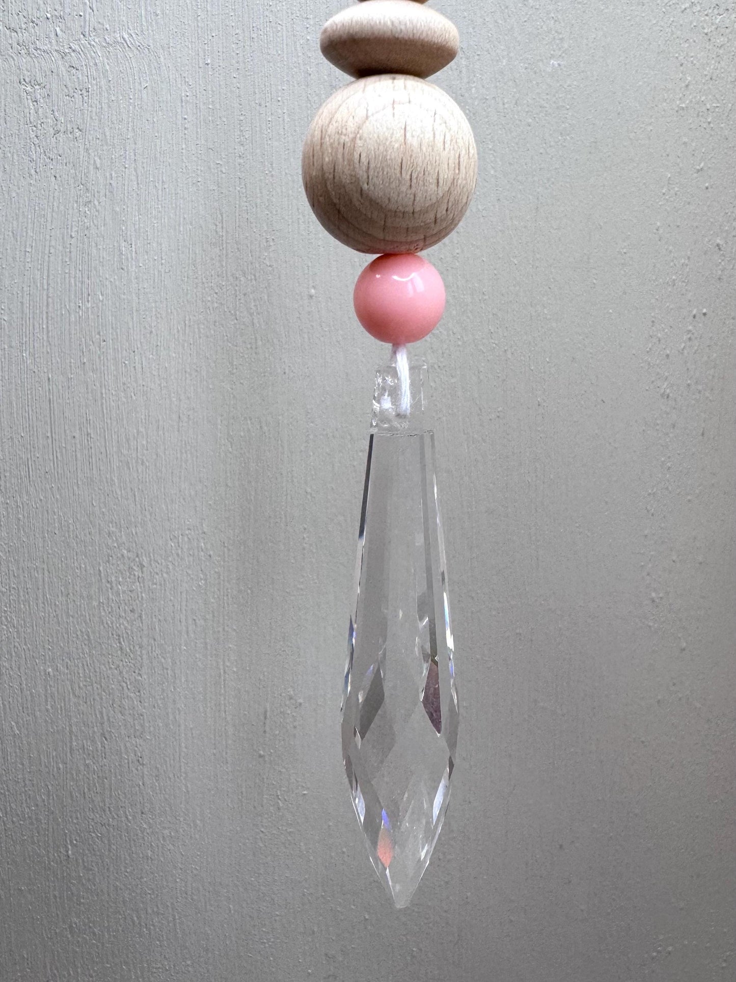 Handgefertigter bunter Sonnenfänger - Suncatcher mit Prisma - Regenbogen Fensterdekoration aus Glas
