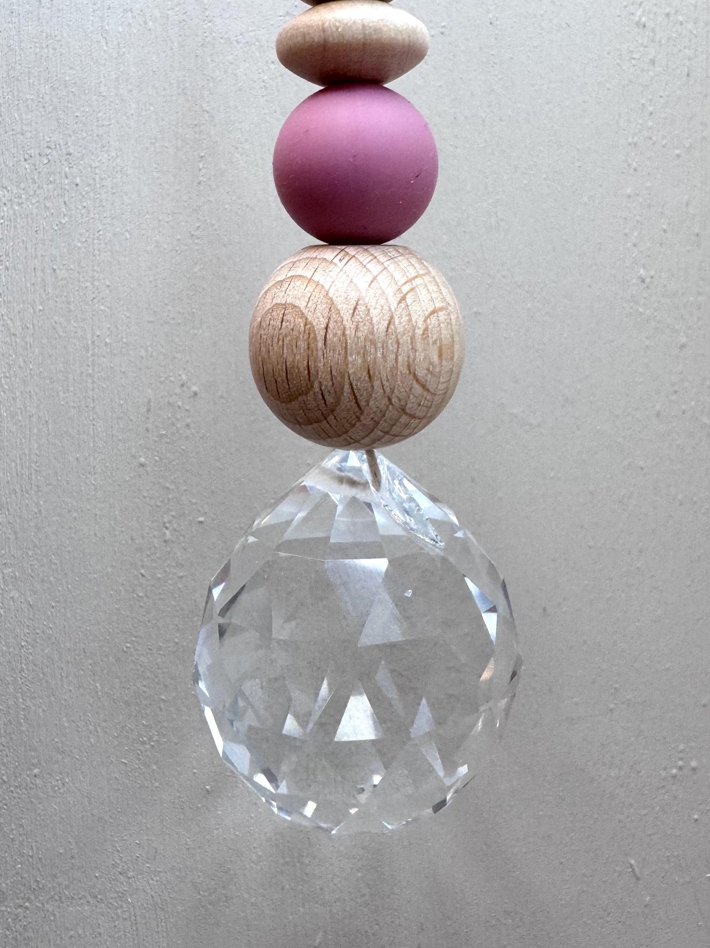Handgefertigter schlichter Sonnenfänger - Suncatcher mit Prisma - Regenbogen Fensterdekoration aus Glas