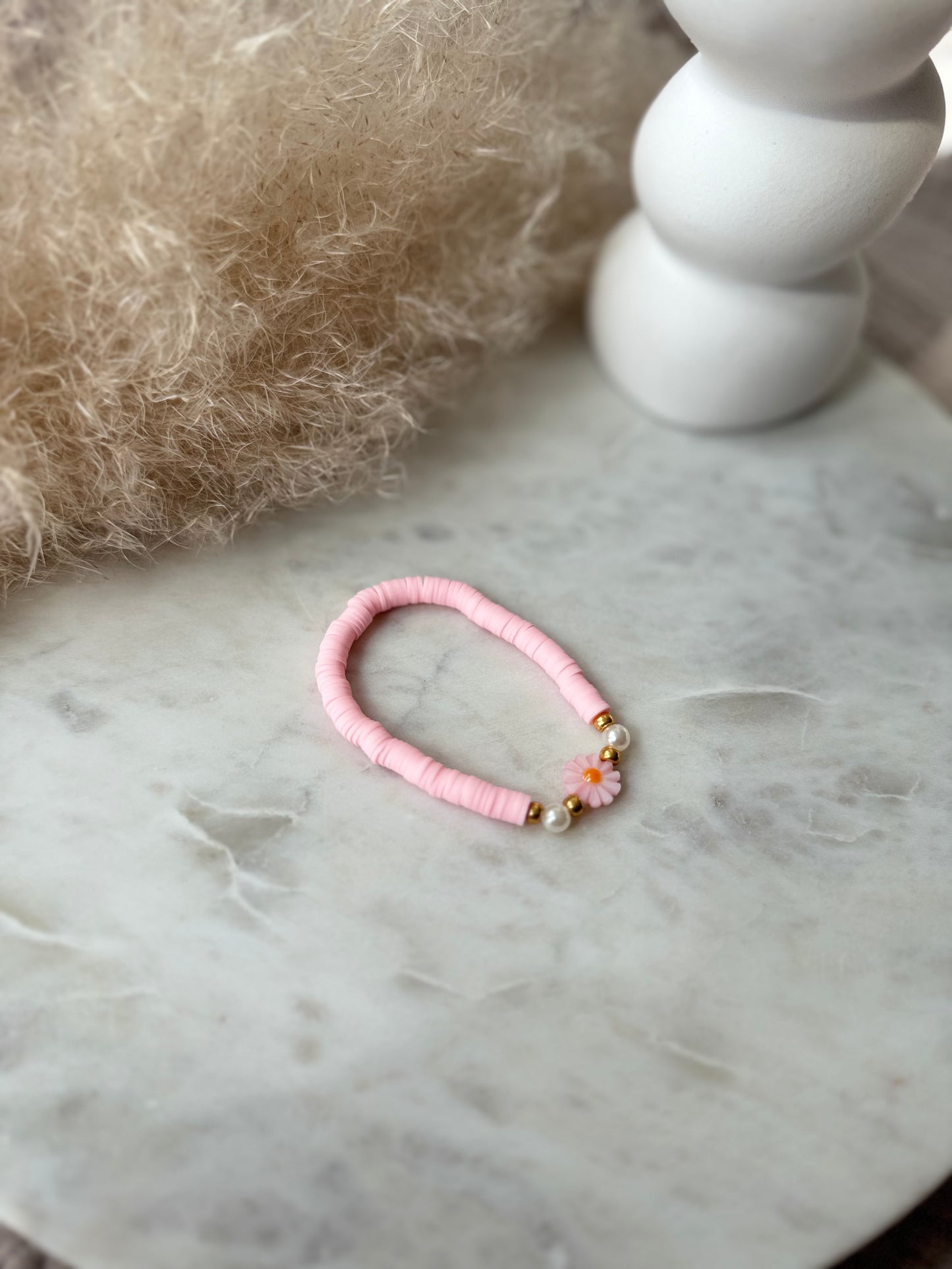 Katsuki Perlenarmband handgefertigt - Buntes Armband mit Blume aus Keramik