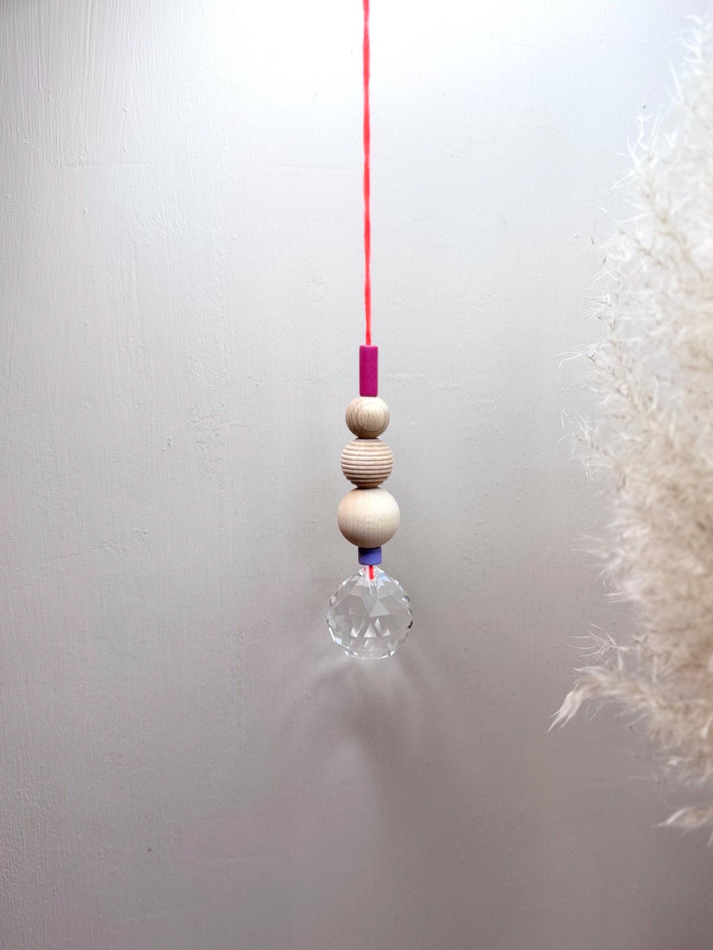 Handgefertigter bunter Sonnenfänger - Suncatcher mit Prisma - Regenbogen Fensterdekoration aus Glas