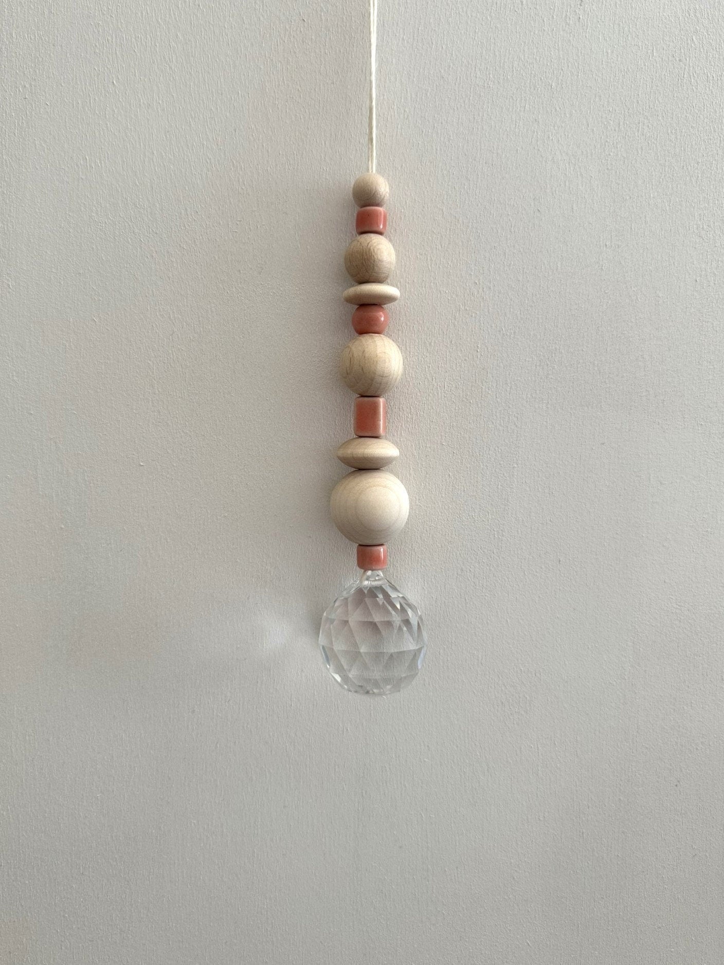 Handgefertigter schlichter Sonnenfänger - Suncatcher mit Prisma - Regenbogen Fensterdekoration aus Glas