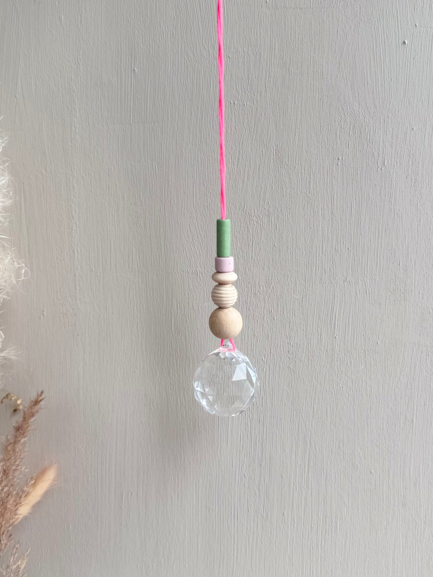 Handgefertigter bunter Sonnenfänger - Suncatcher mit Prisma - Regenbogen Fensterdekoration aus Glas