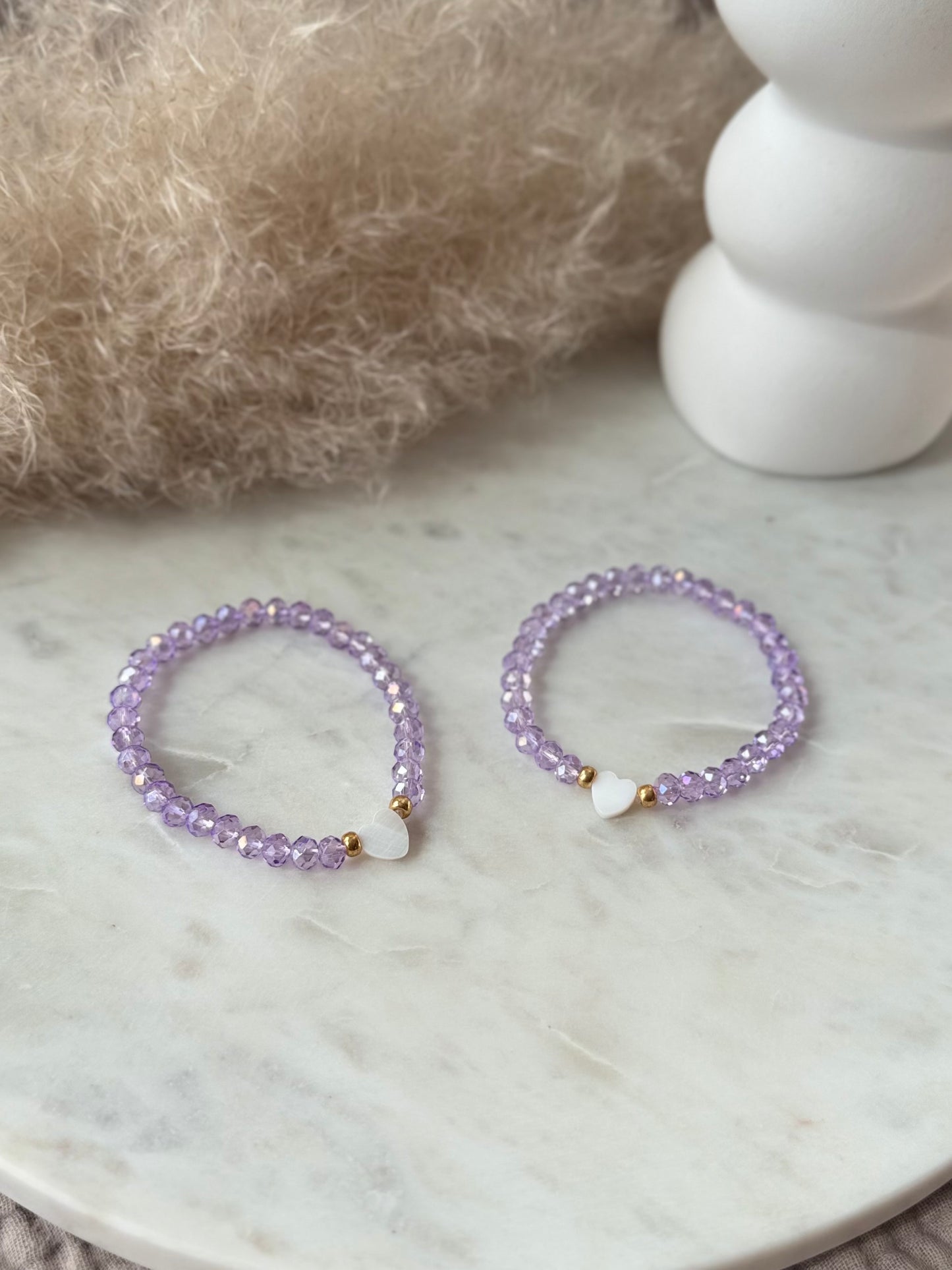 Handgemachtes Armband mit Muschelherz - Flieder Lila | Glas Facettperlen