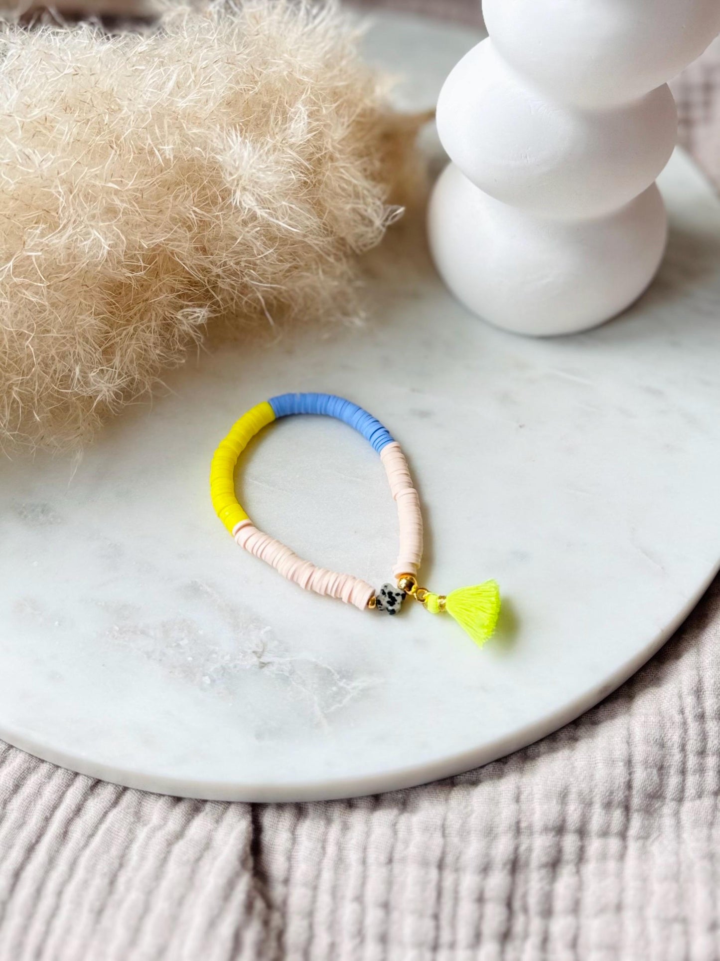 Katsuki Perlenarmband handgefertigt - Buntes Armband mit Dalmatiner Jaspis