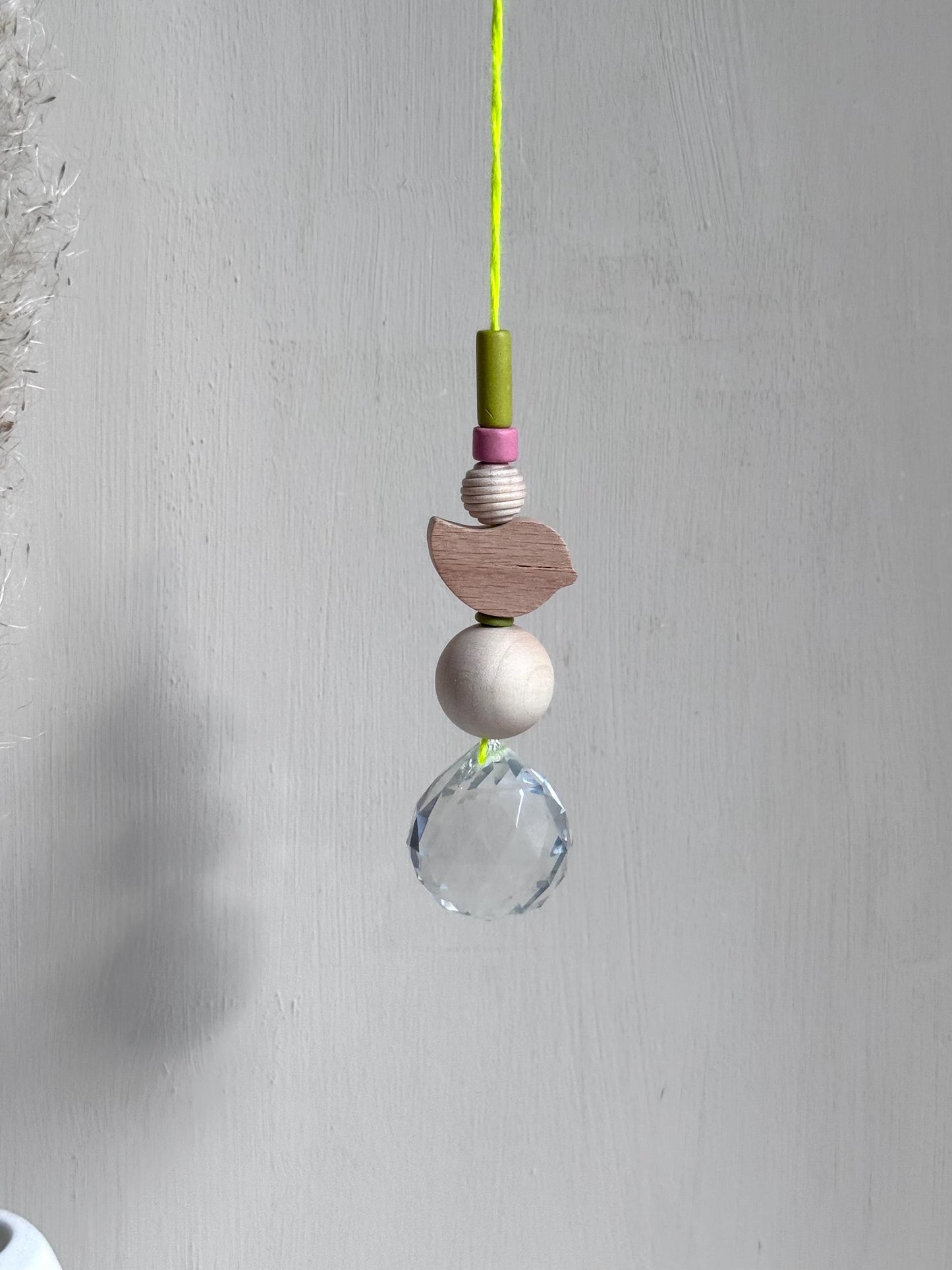 Handgefertigter bunter Sonnenfänger VOGEL - Suncatcher mit Prisma - Regenbogen Fensterdekoration aus Glas