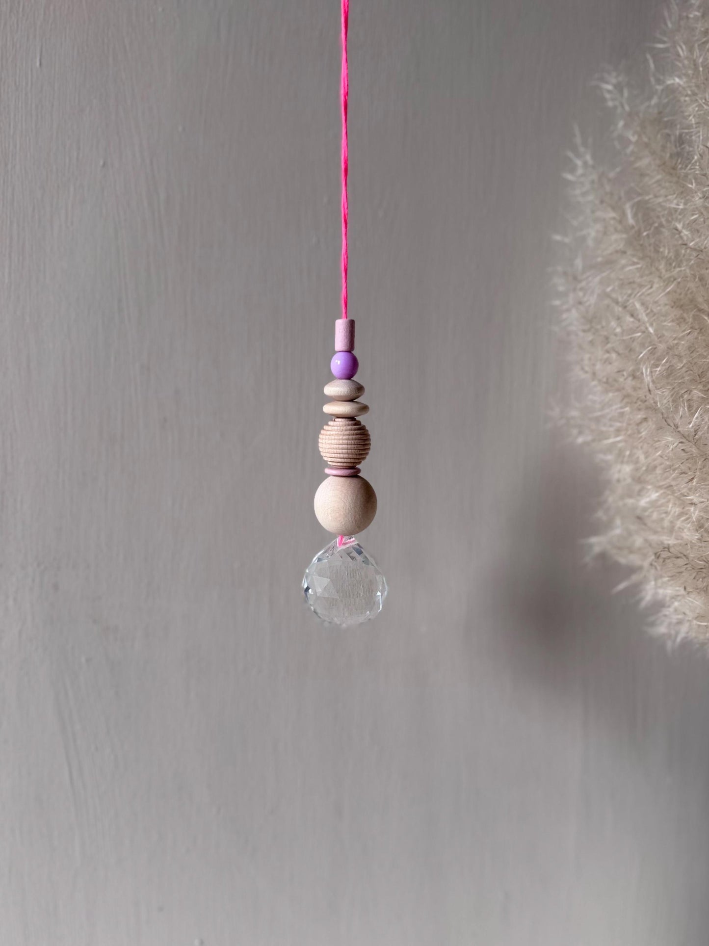Handgefertigter bunter Sonnenfänger - Suncatcher mit Prisma - Regenbogen Fensterdekoration aus Glas