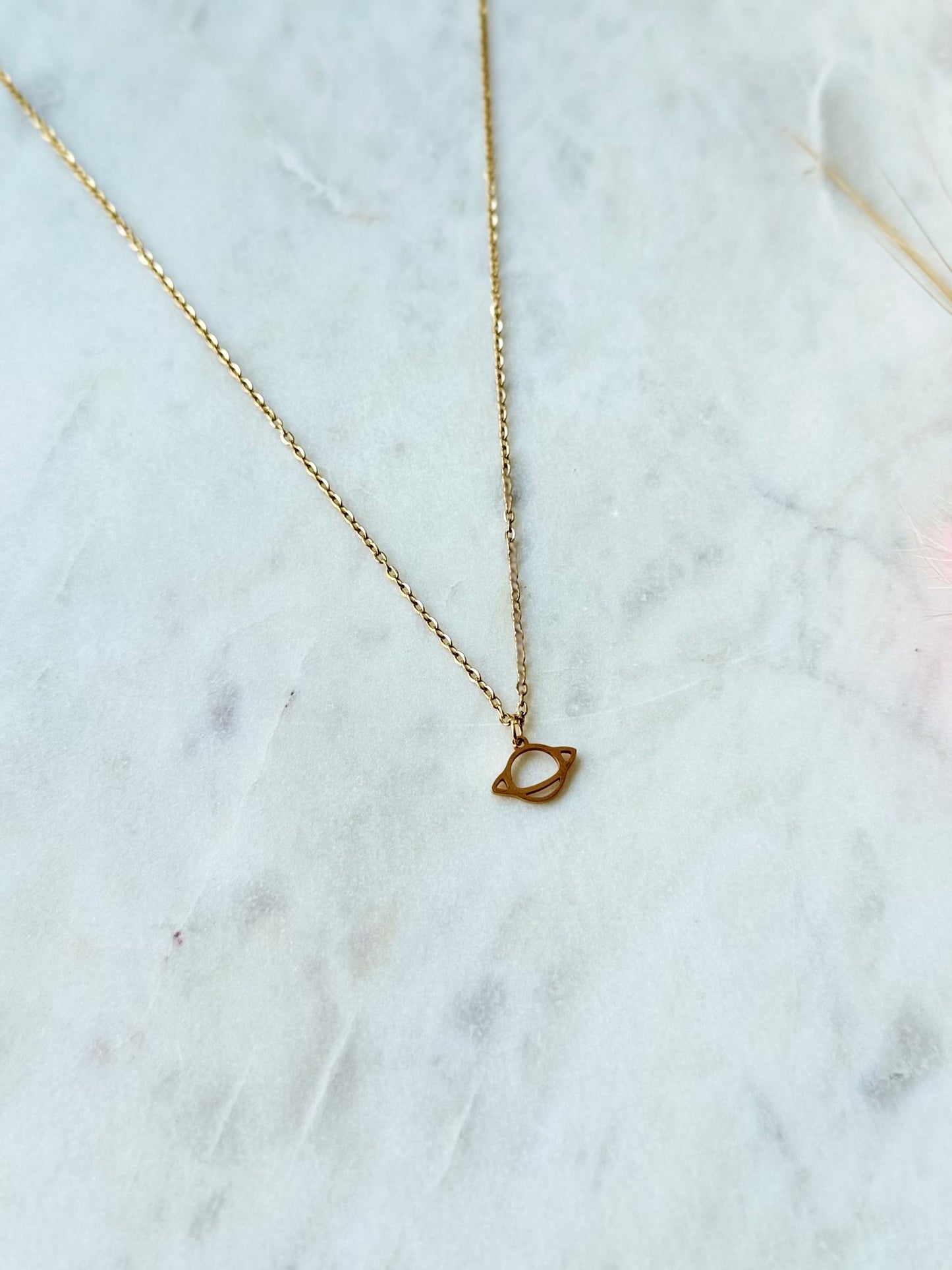 Vergoldete Edelstahlkette mit Planetanhänger handgefertigt - UNIVERSUM - Edelstein Schmuck Damen