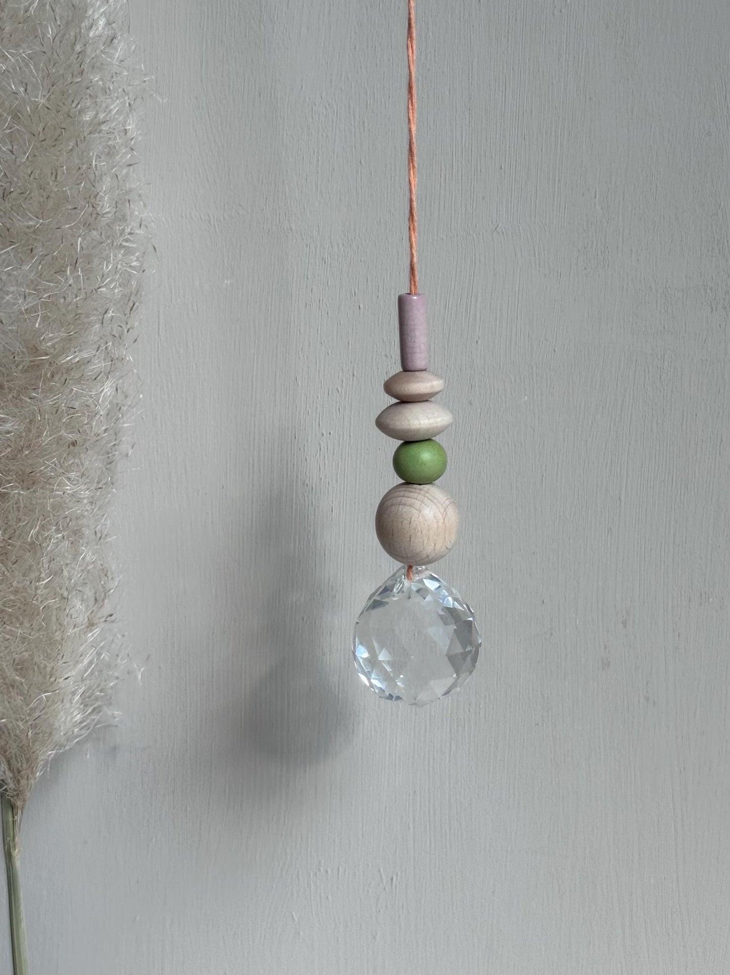 Handgefertigter bunter Sonnenfänger - Suncatcher mit Prisma - Regenbogen Fensterdekoration aus Glas