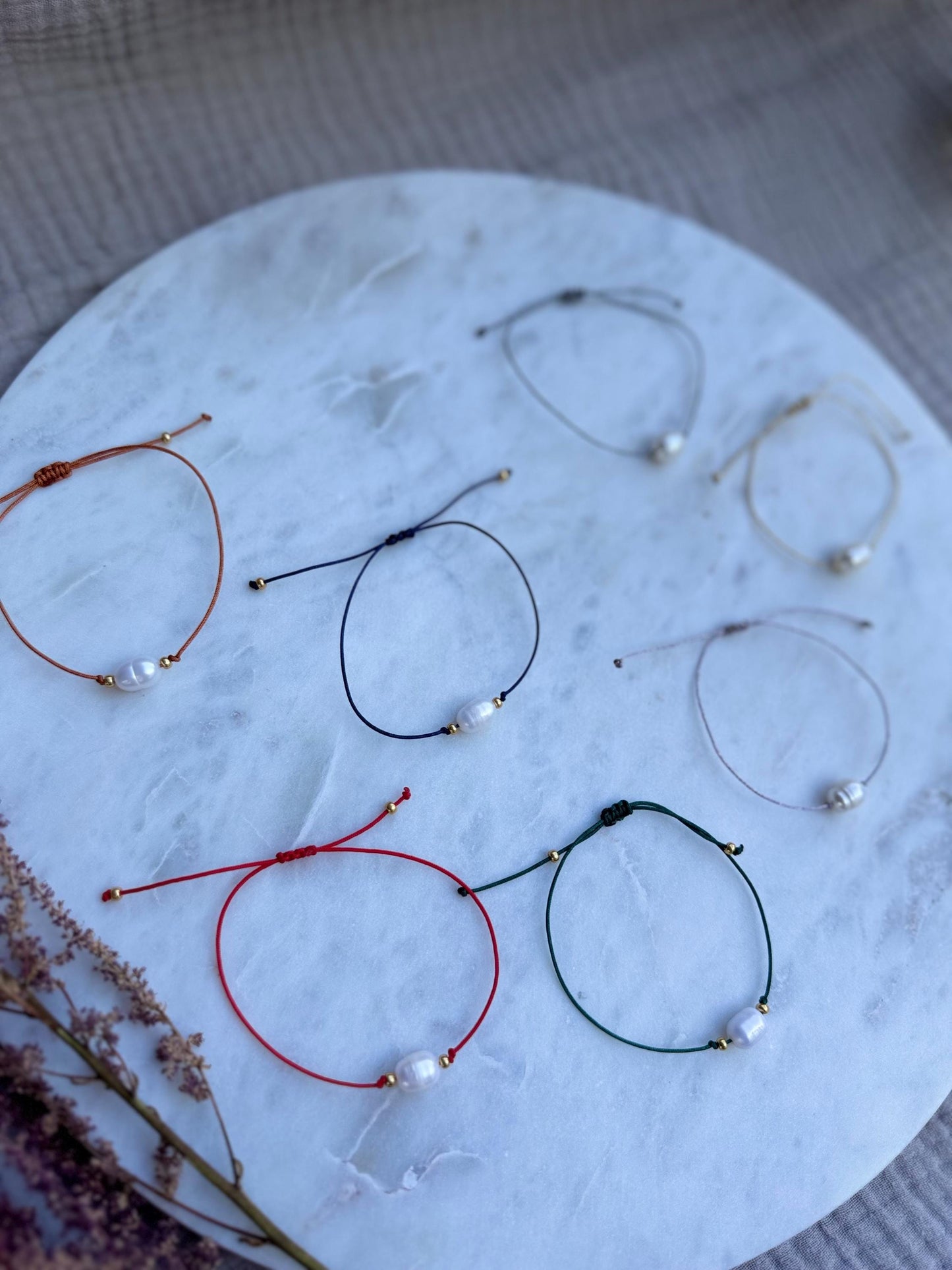 Süßwasserperlen Armband handgefertigt - Freundschaftsarmband in natürlichen Farben