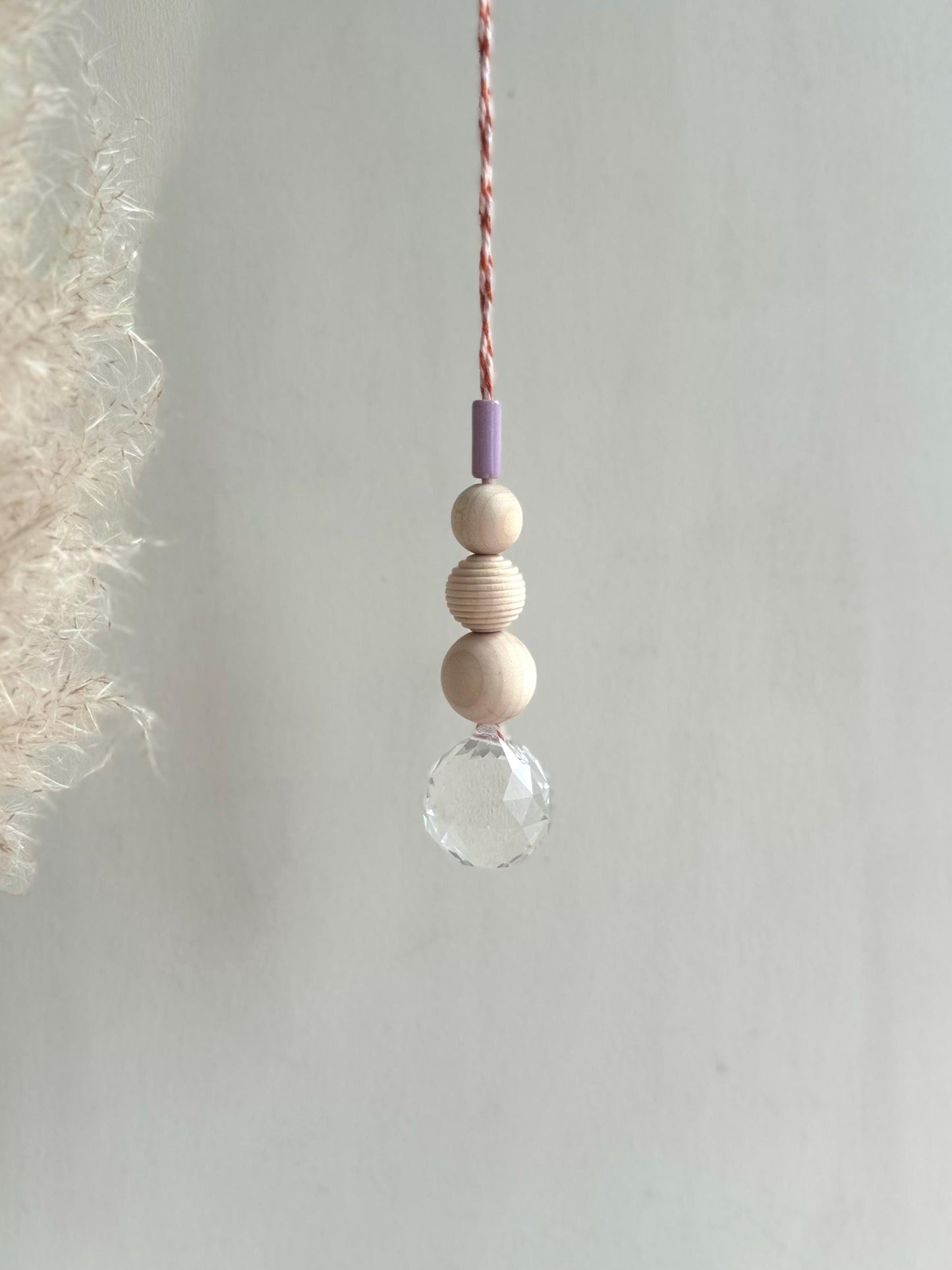 Handgefertigter bunter Sonnenfänger - Suncatcher mit Prisma - Regenbogen Fensterdekoration aus Glas