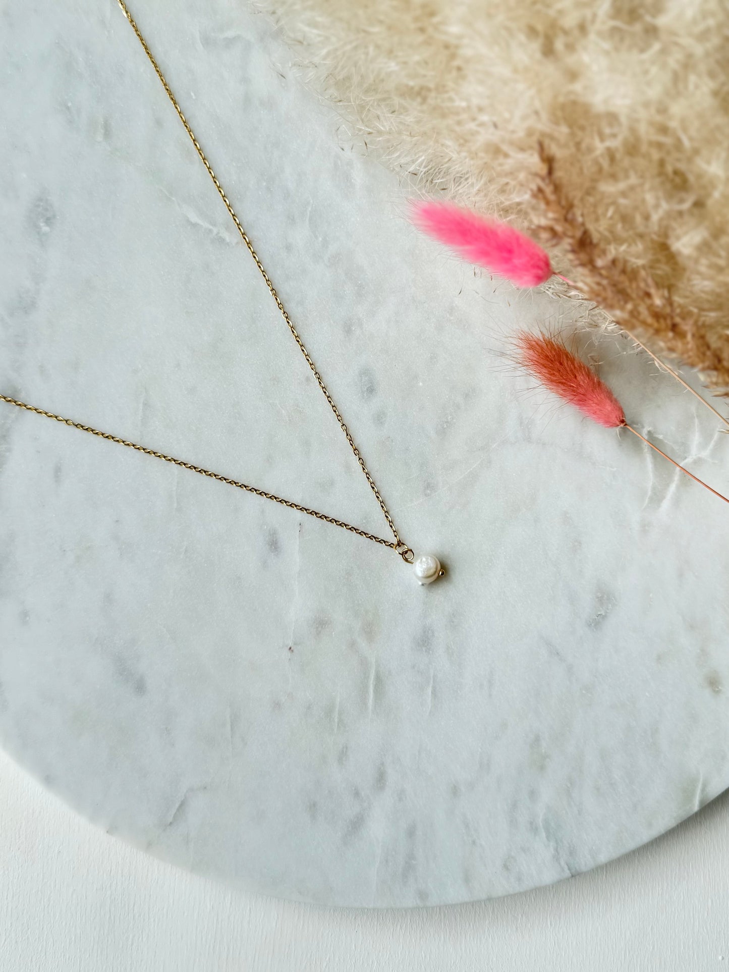 Vergoldete Edelstahlkette mit Süßwassperle handgefertigt - Perlenschmuck Damen