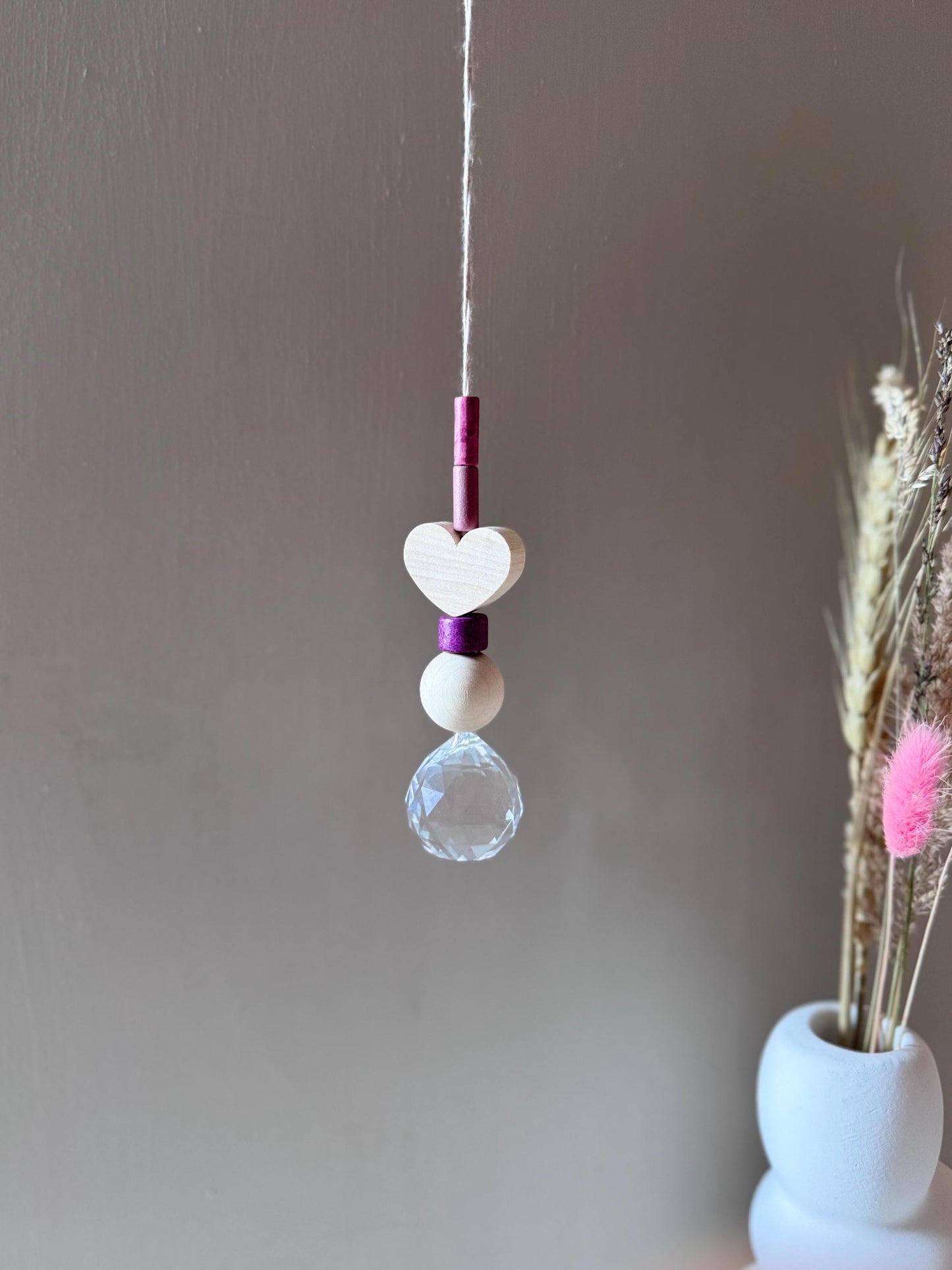 Handgefertigter bunter Sonnenfänger HERZ - Suncatcher mit Prisma - Regenbogen Fensterdekoration aus Glas
