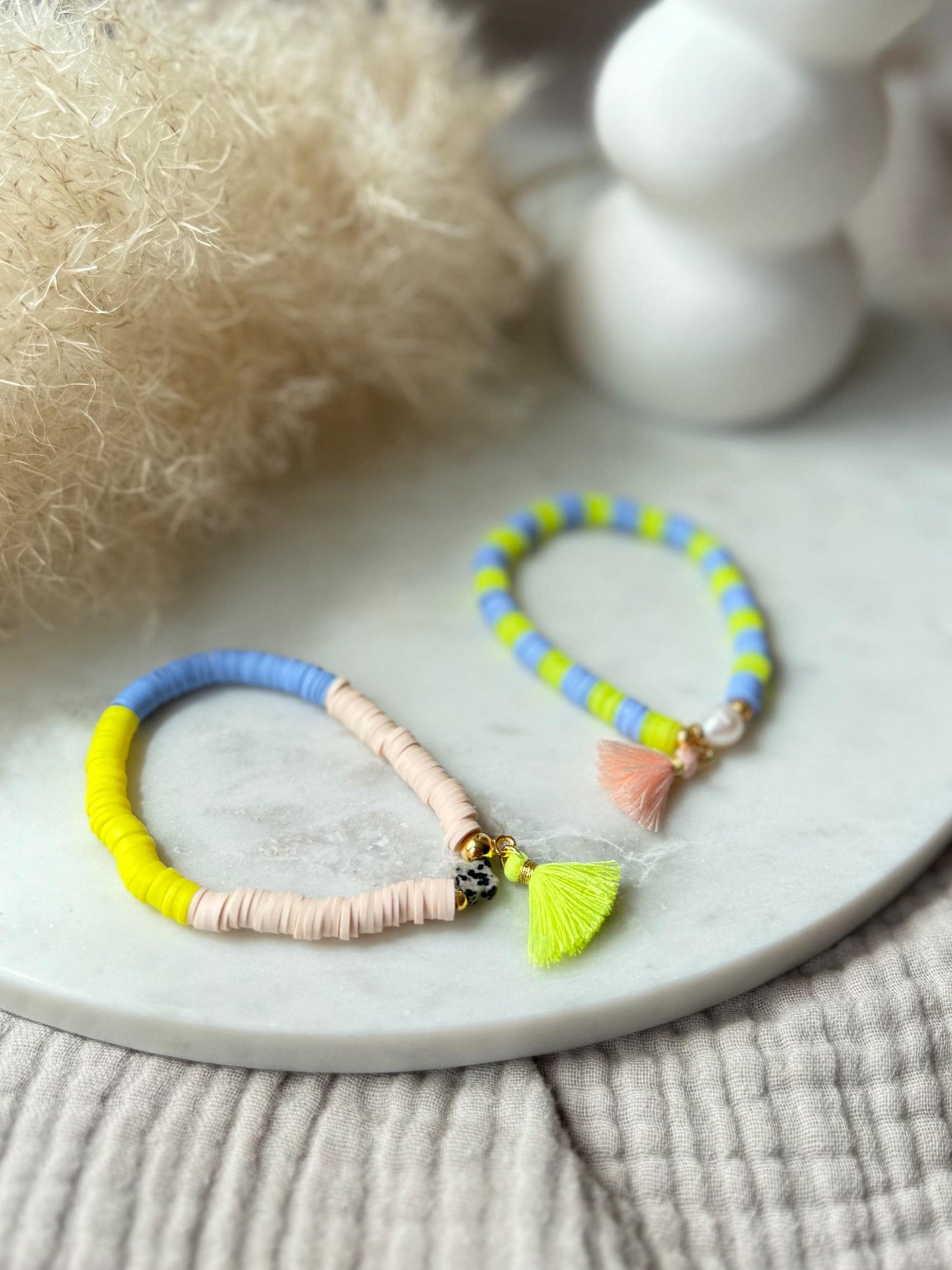 Katsuki Perlenarmband handgefertigt - Buntes Armband mit Süßwasserperle