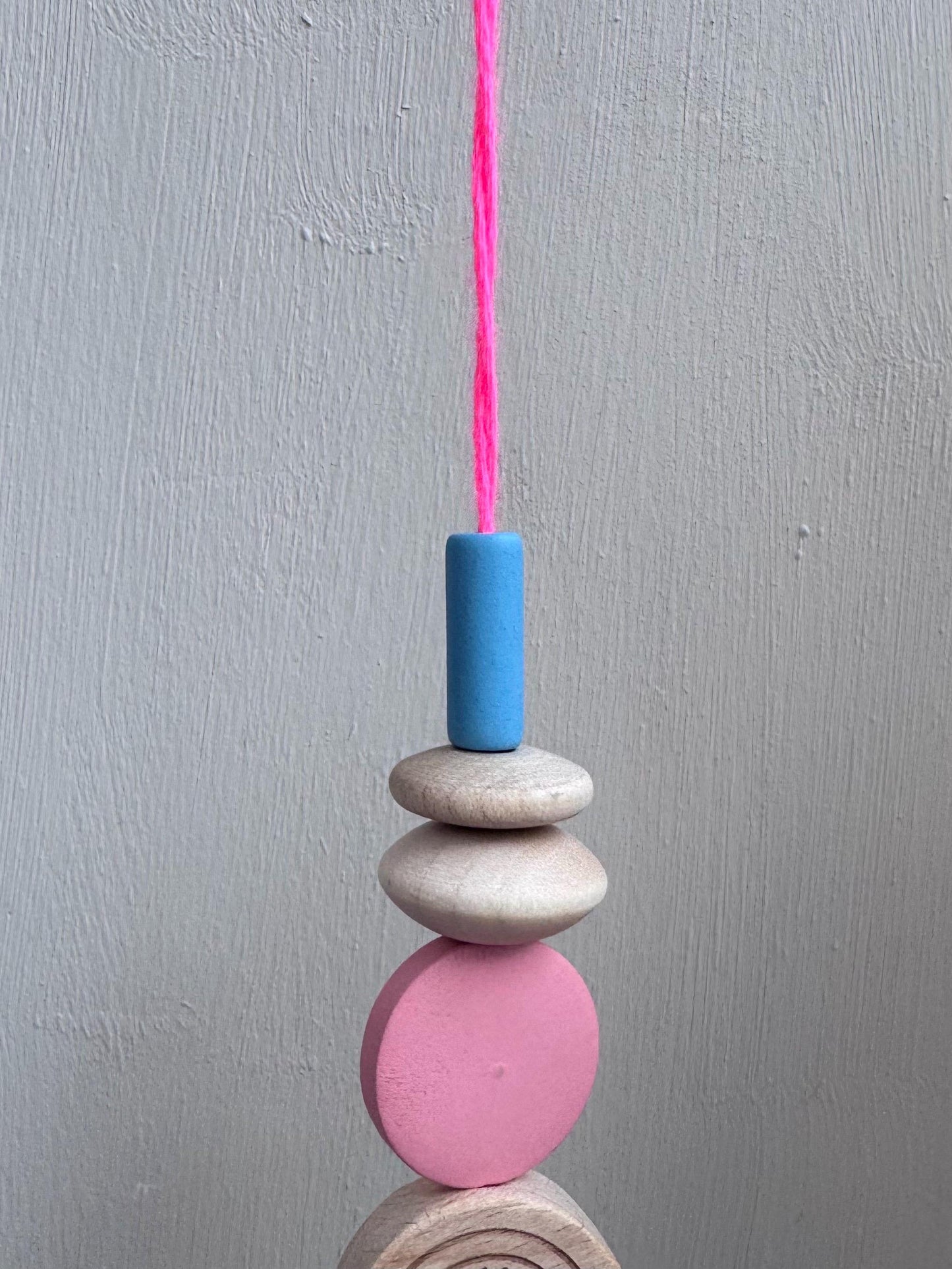 Handgefertigter bunter Sonnenfänger - Suncatcher mit Prisma - Regenbogen Fensterdekoration aus Glas
