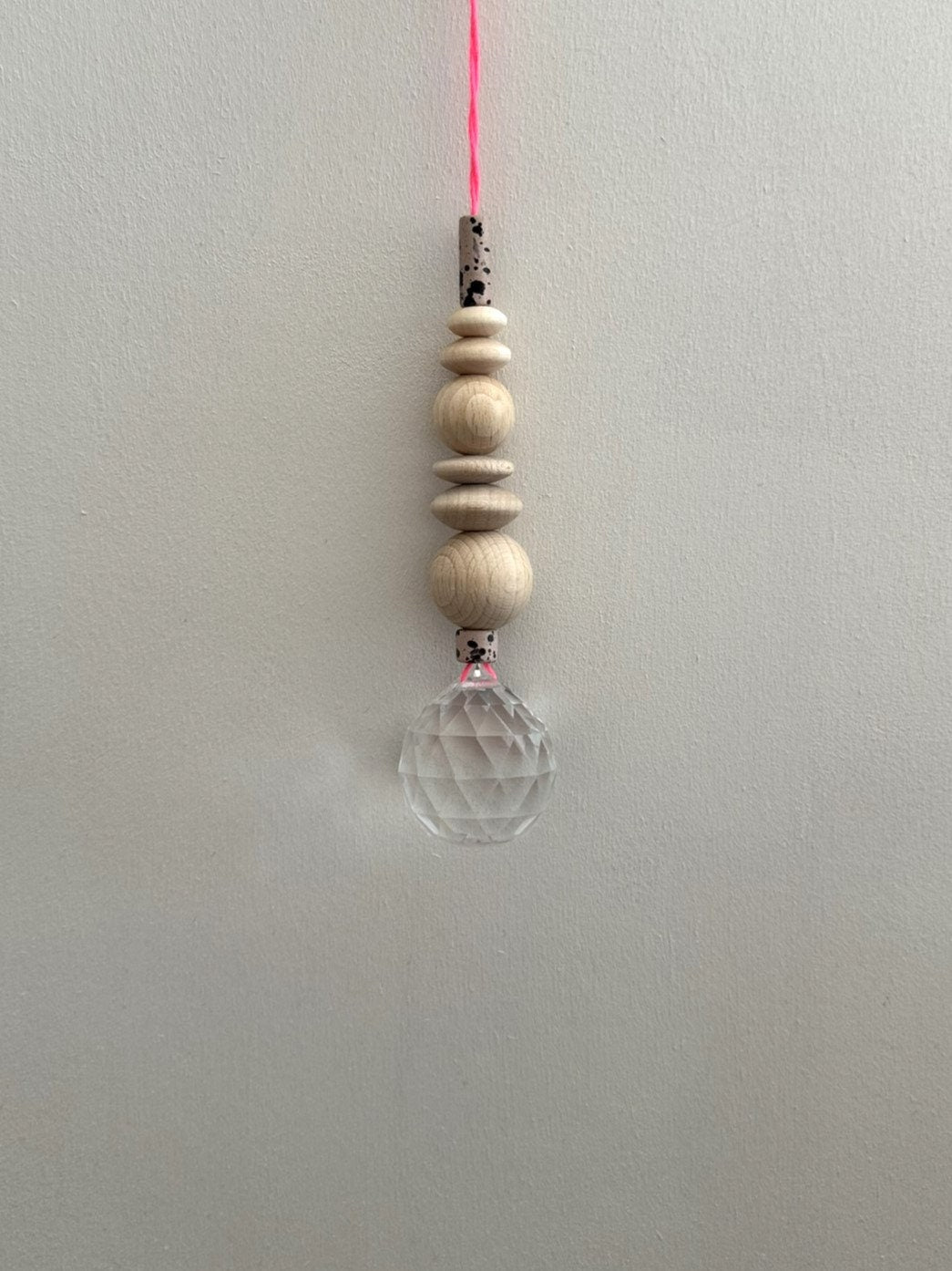 Handgefertigter bunter Sonnenfänger - Suncatcher mit Prisma - Regenbogen Fensterdekoration aus Glas