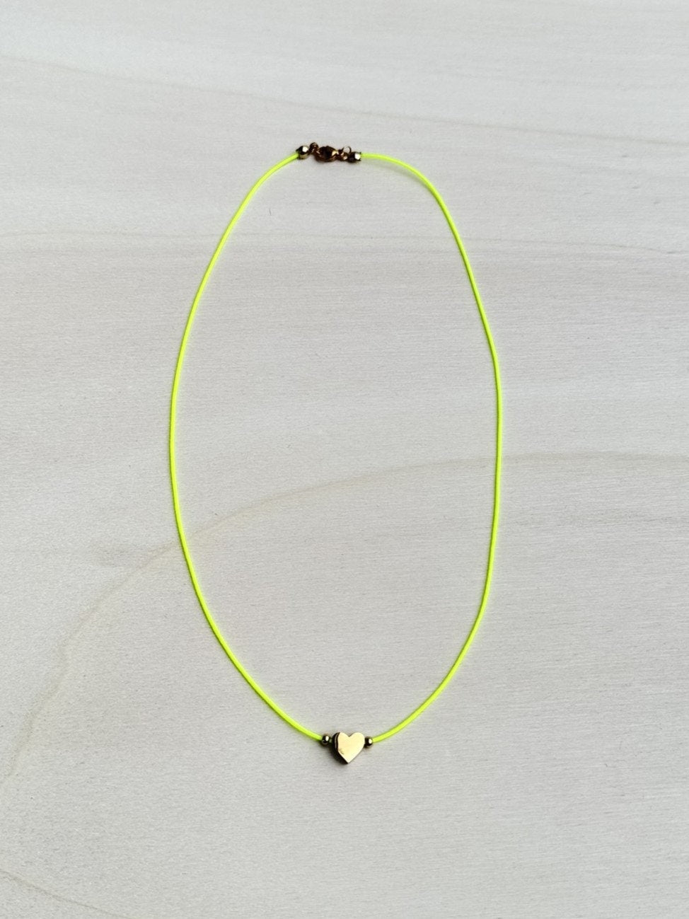 Herzanhänger Kette in neongelb und Gold - Edelstahl Schmuck - Ibiza Boho Style