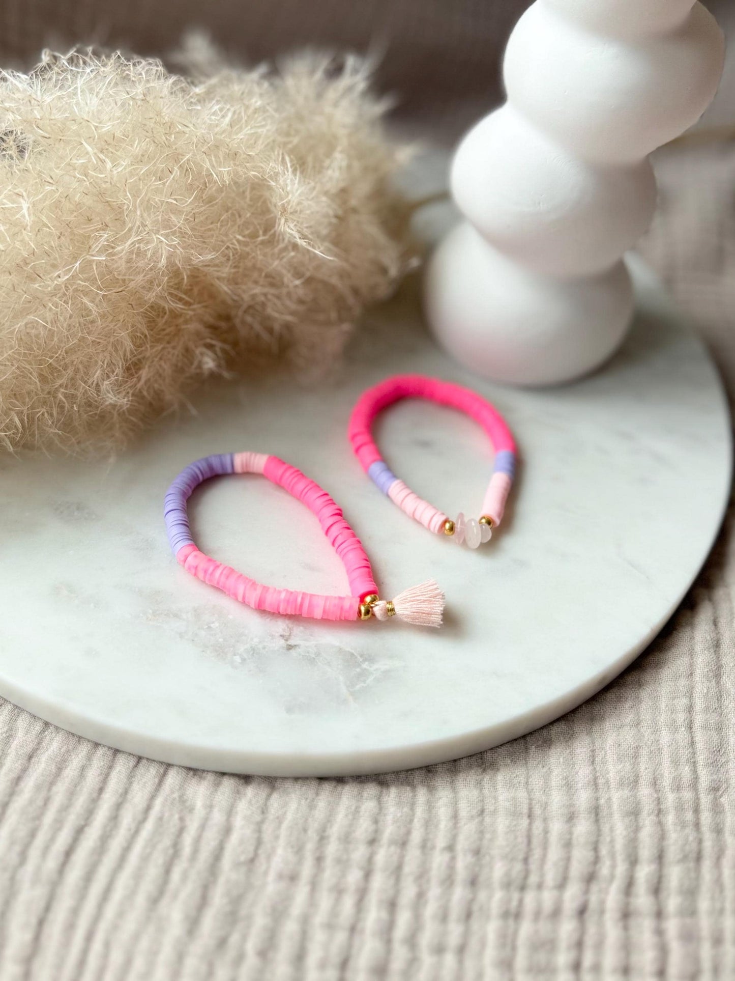 Katsuki Perlenarmband handgefertigt - Buntes Armband mit Rosenquarz Nuggets