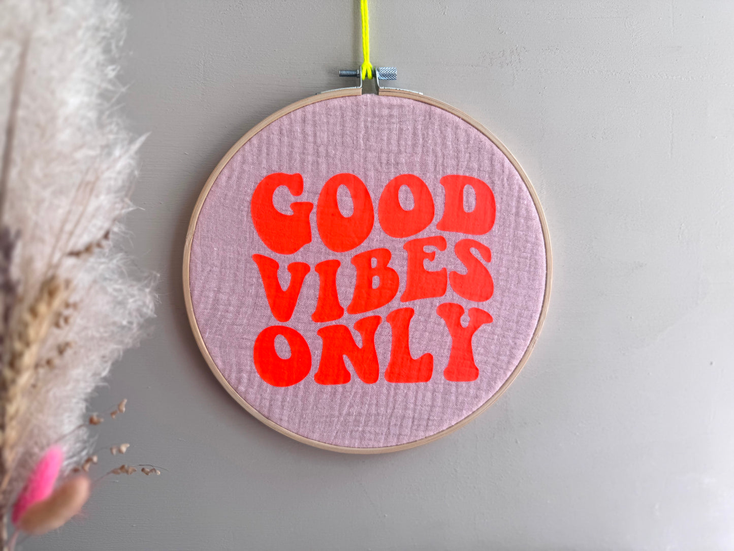 Stickrahmen "Good vibes only" Musselinstoff - Handgemachte Sommerdeko Wanddeko Türkranz