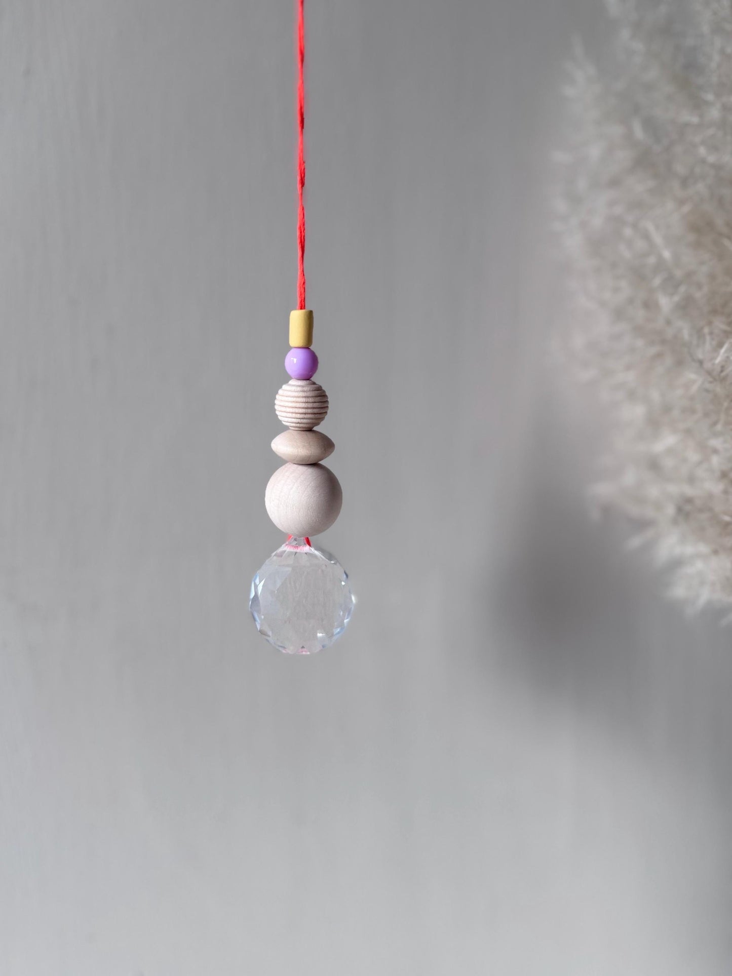 Handgefertigter bunter Sonnenfänger - Suncatcher mit Prisma - Regenbogen Fensterdekoration aus Glas