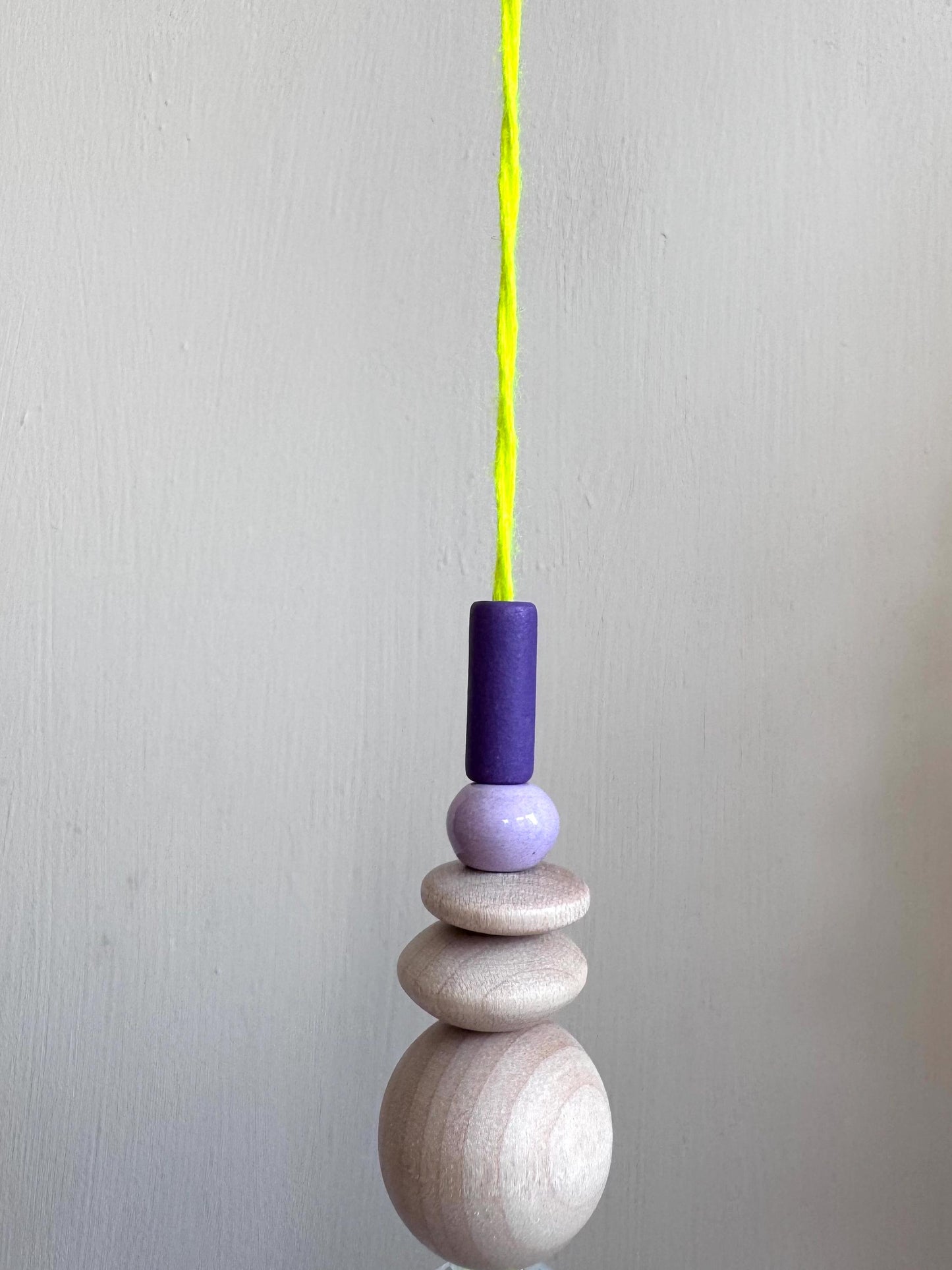Handgefertigter bunter Sonnenfänger - Suncatcher mit Prisma - Regenbogen Fensterdekoration aus Glas